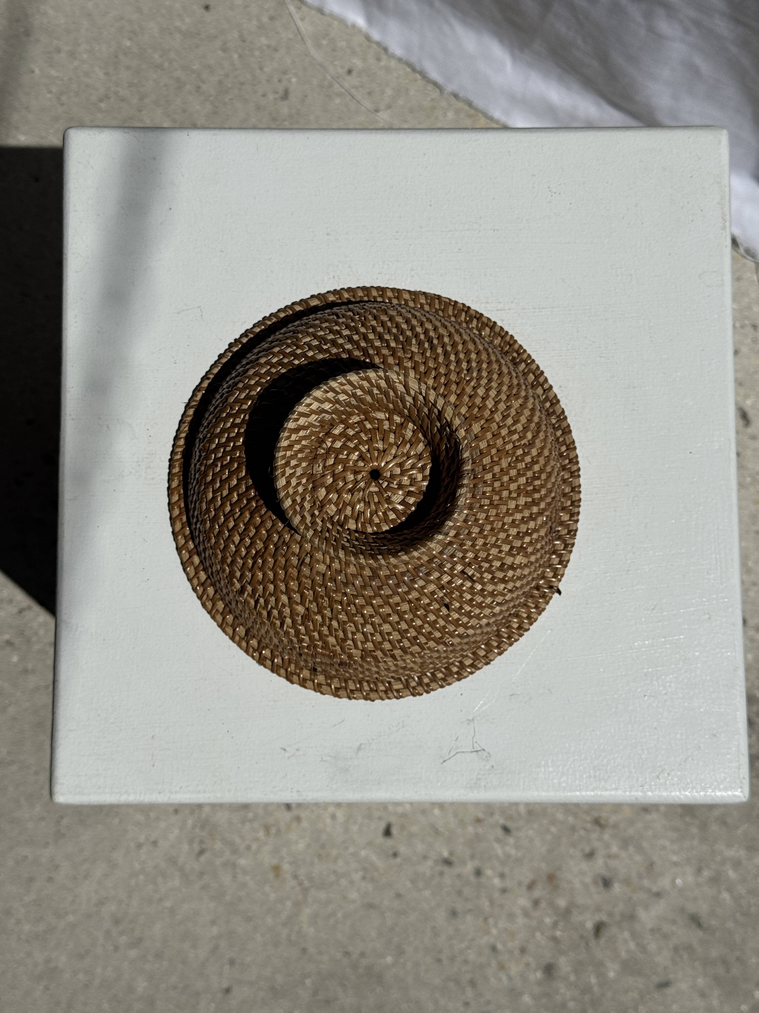 Small bowl on a pedestal made of woven Indonesian rattan D18 H9
