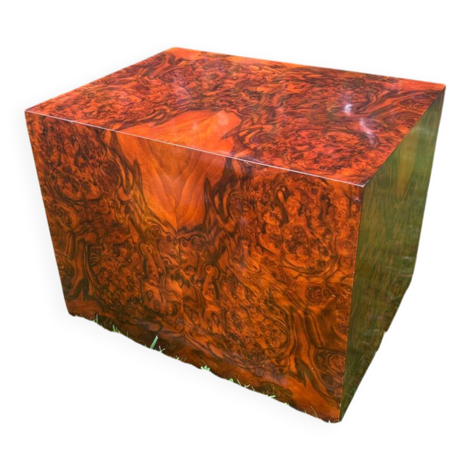 Cube en loupe de ronce
