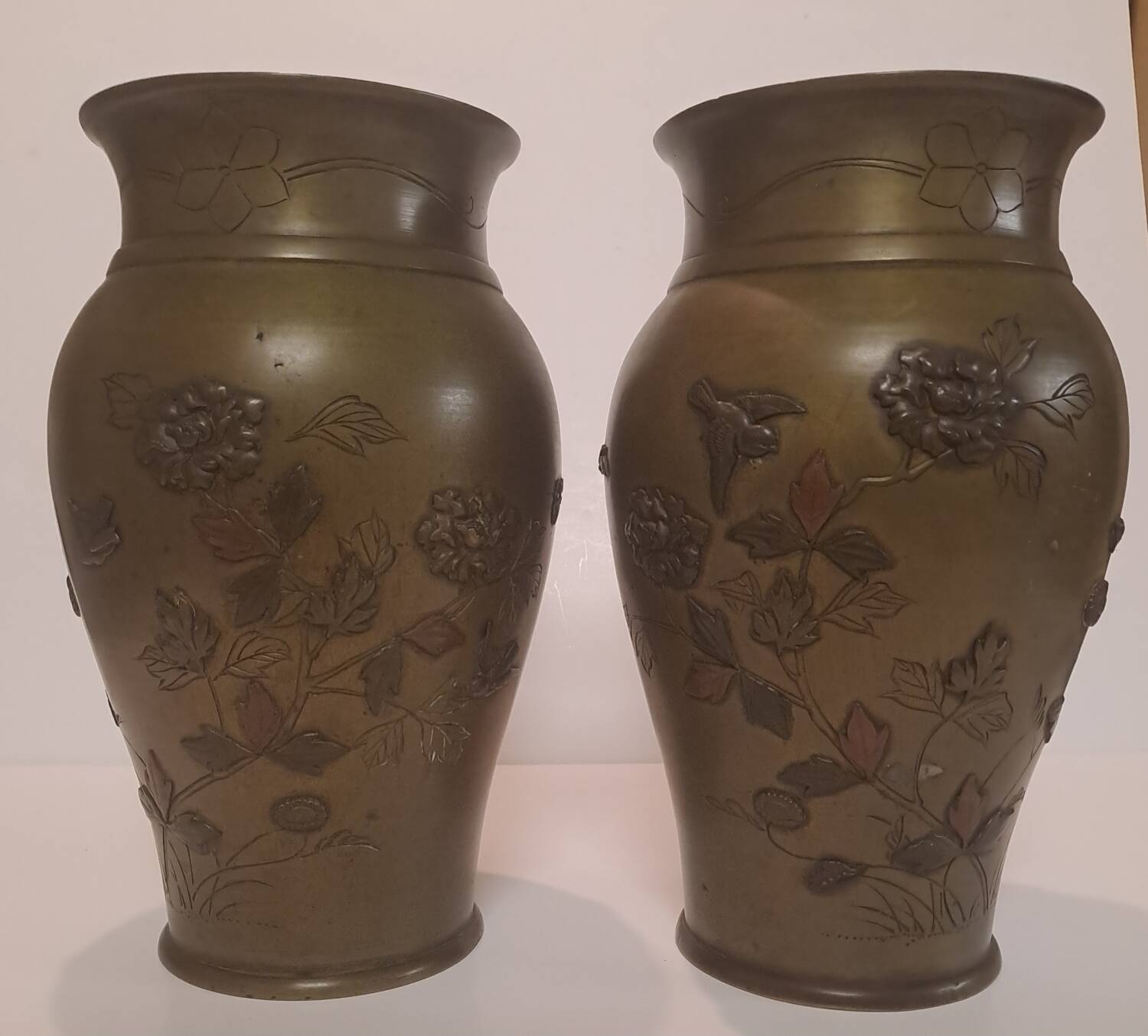 Pair of Asian vases in bronze, late 19th century.
