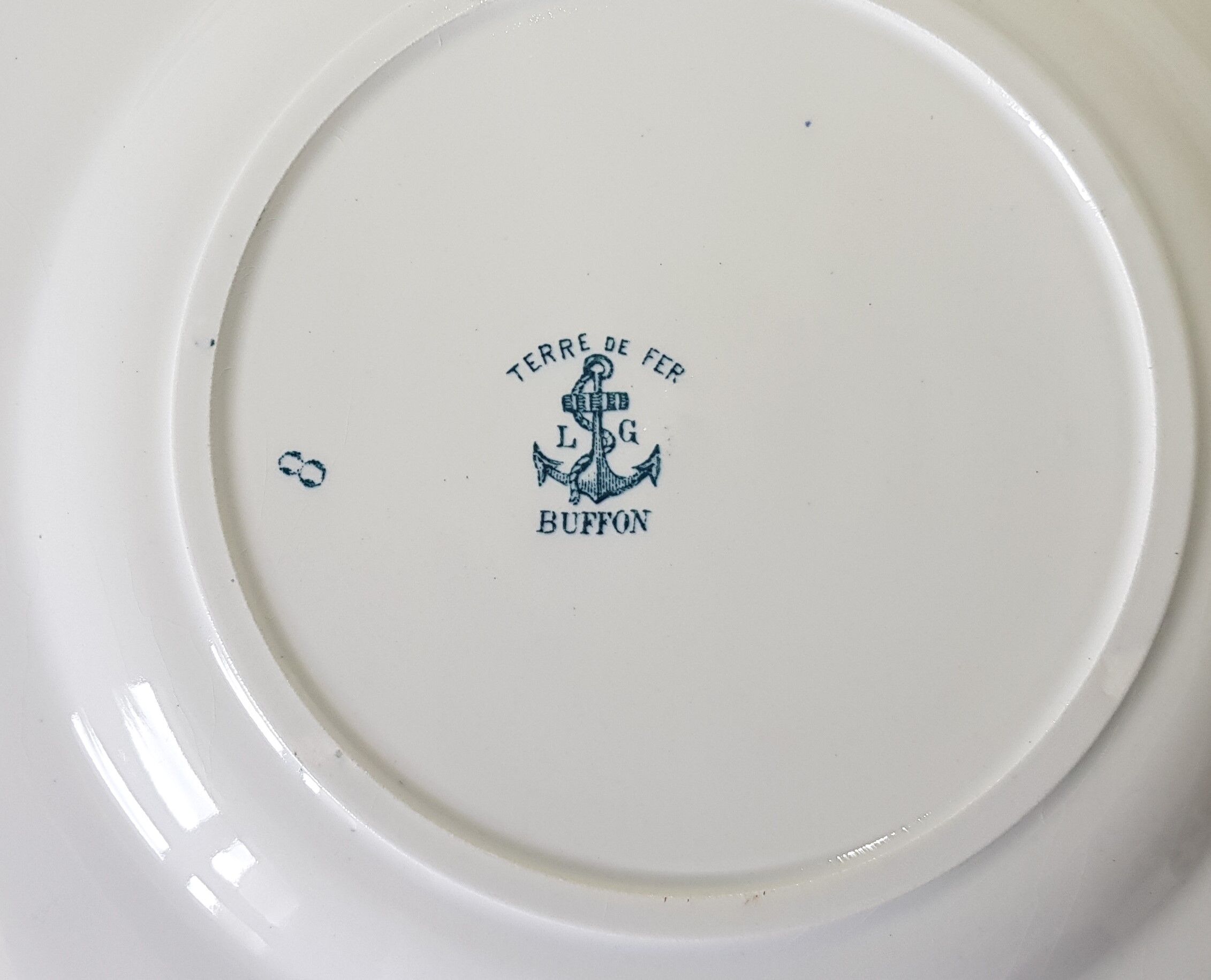 6 flat plates made of Clairfontaine earthenware buffon model in iron earth