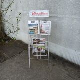 Newspaper and magazine display