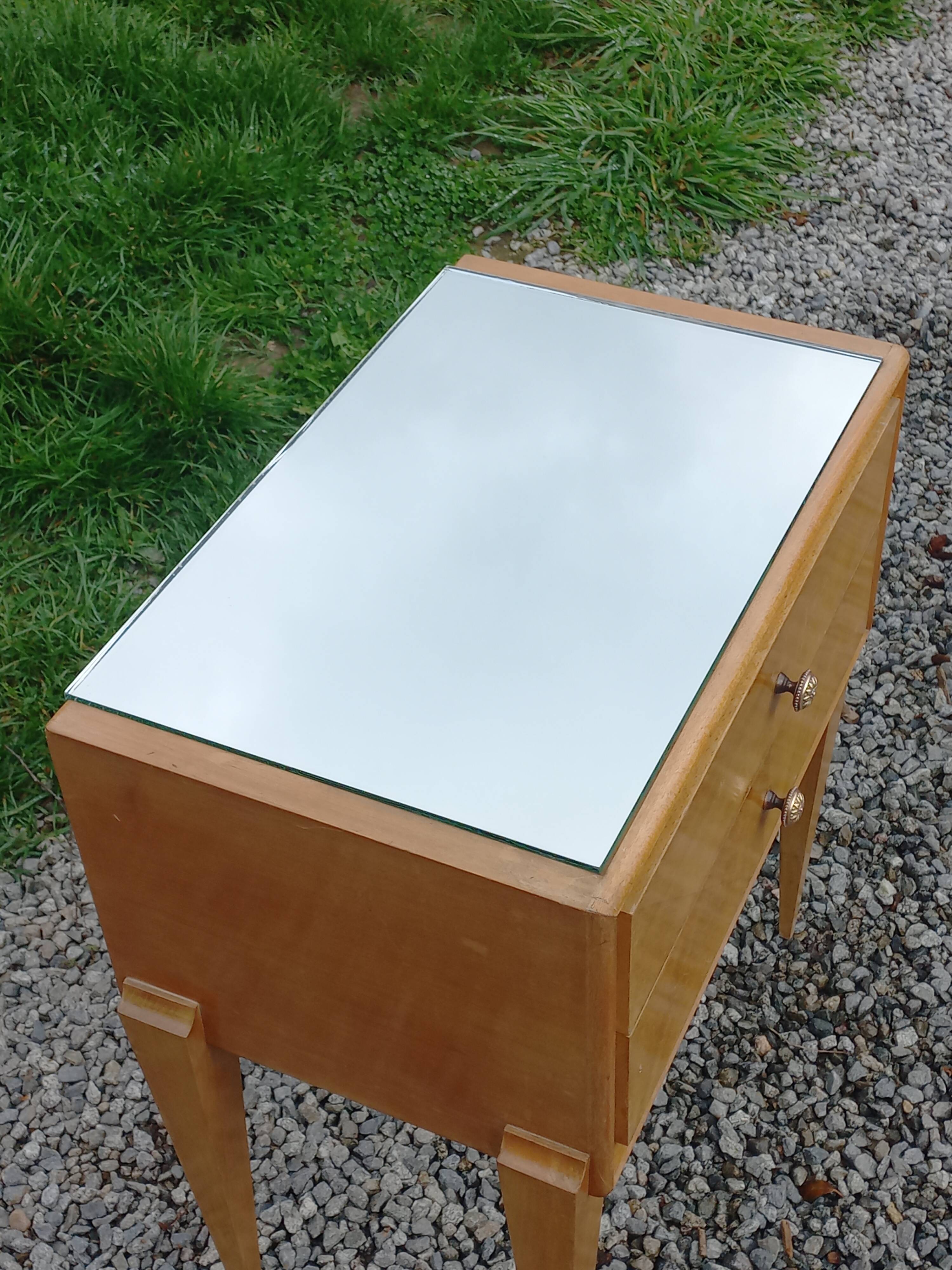 Vintage pair of bedside tables from the 1950s in sycamore and a mirror.