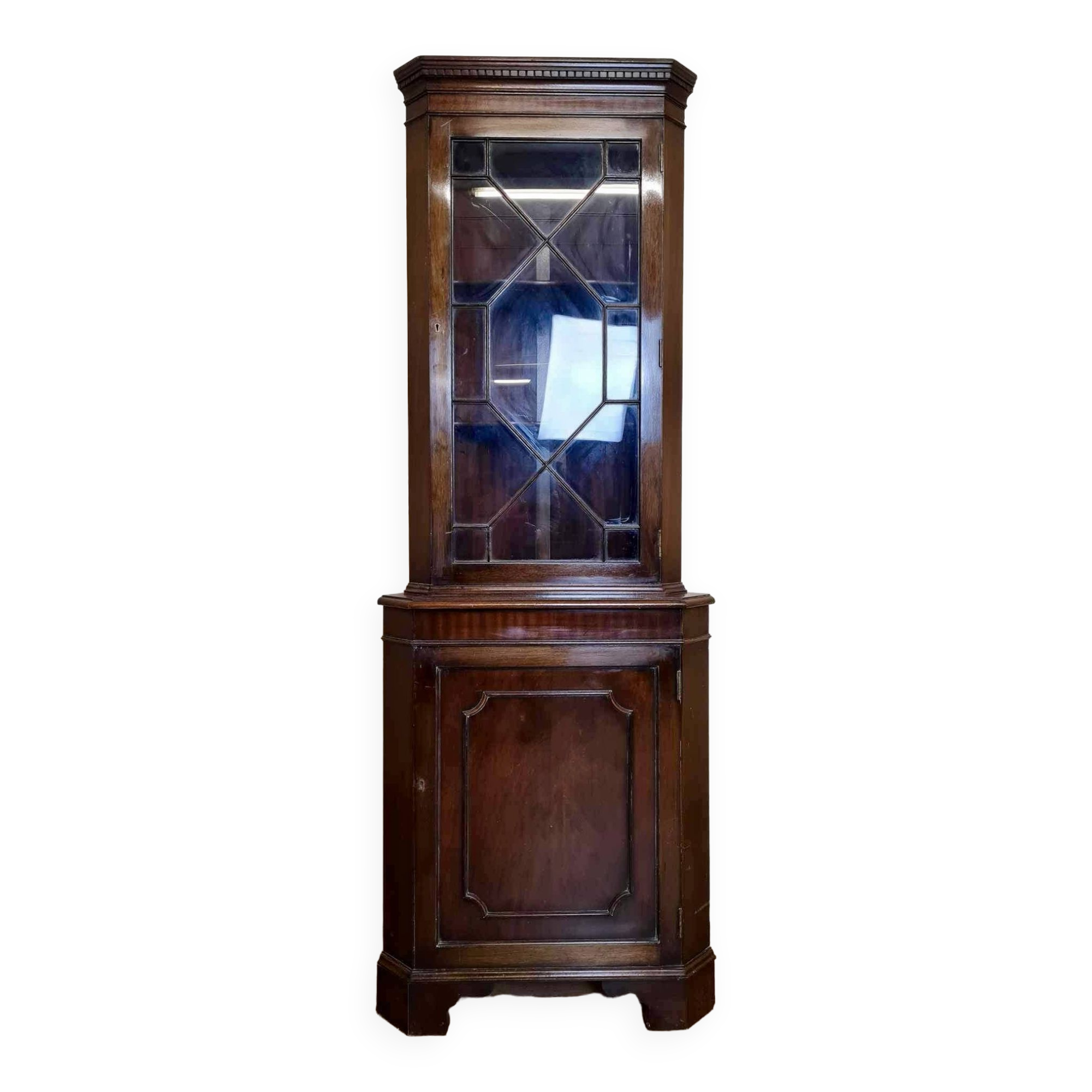 Pretty English mahogany corner bookcase