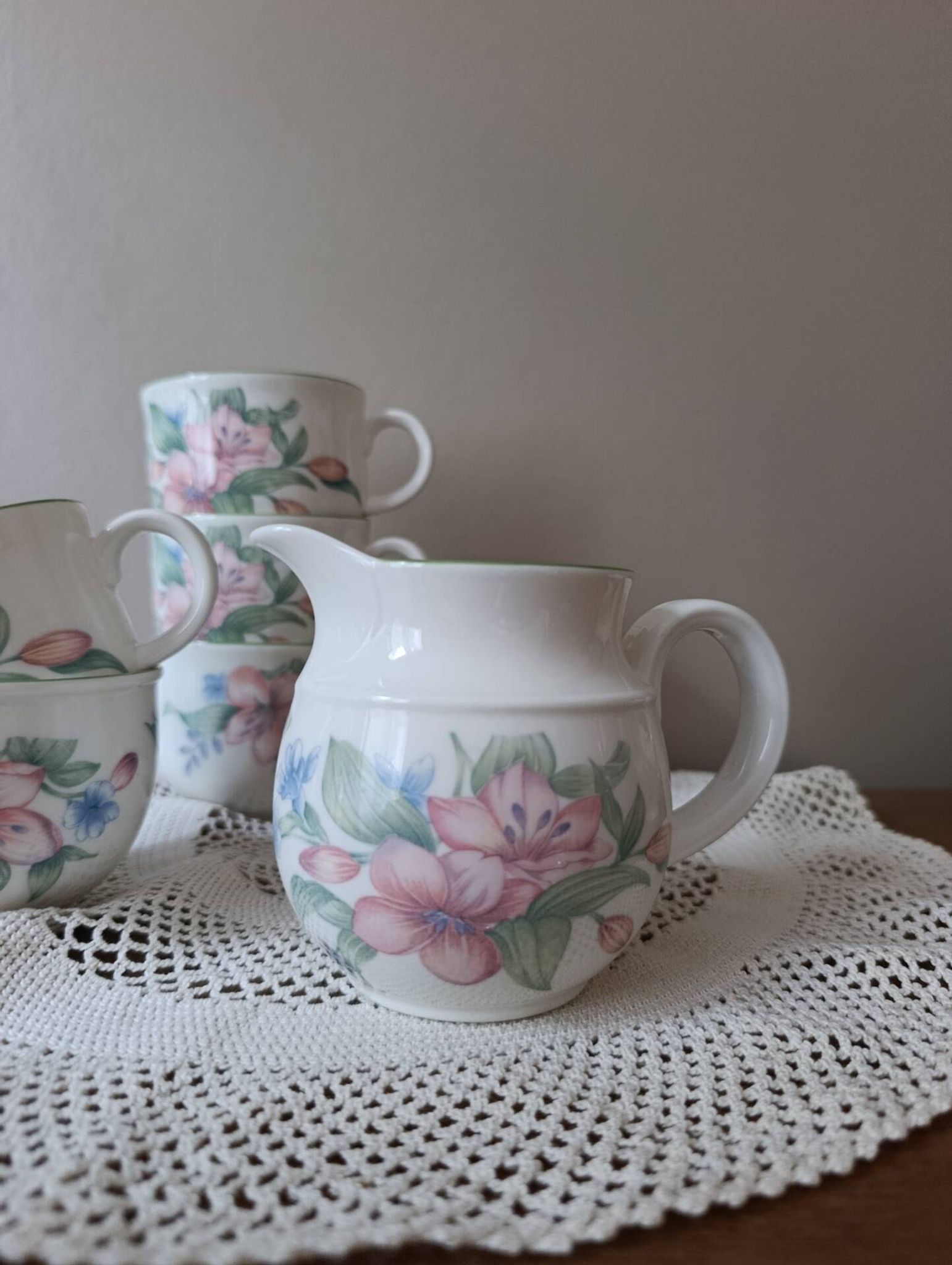 Royal Doulton "Carmel" 4 cups & milk jug floral decoration