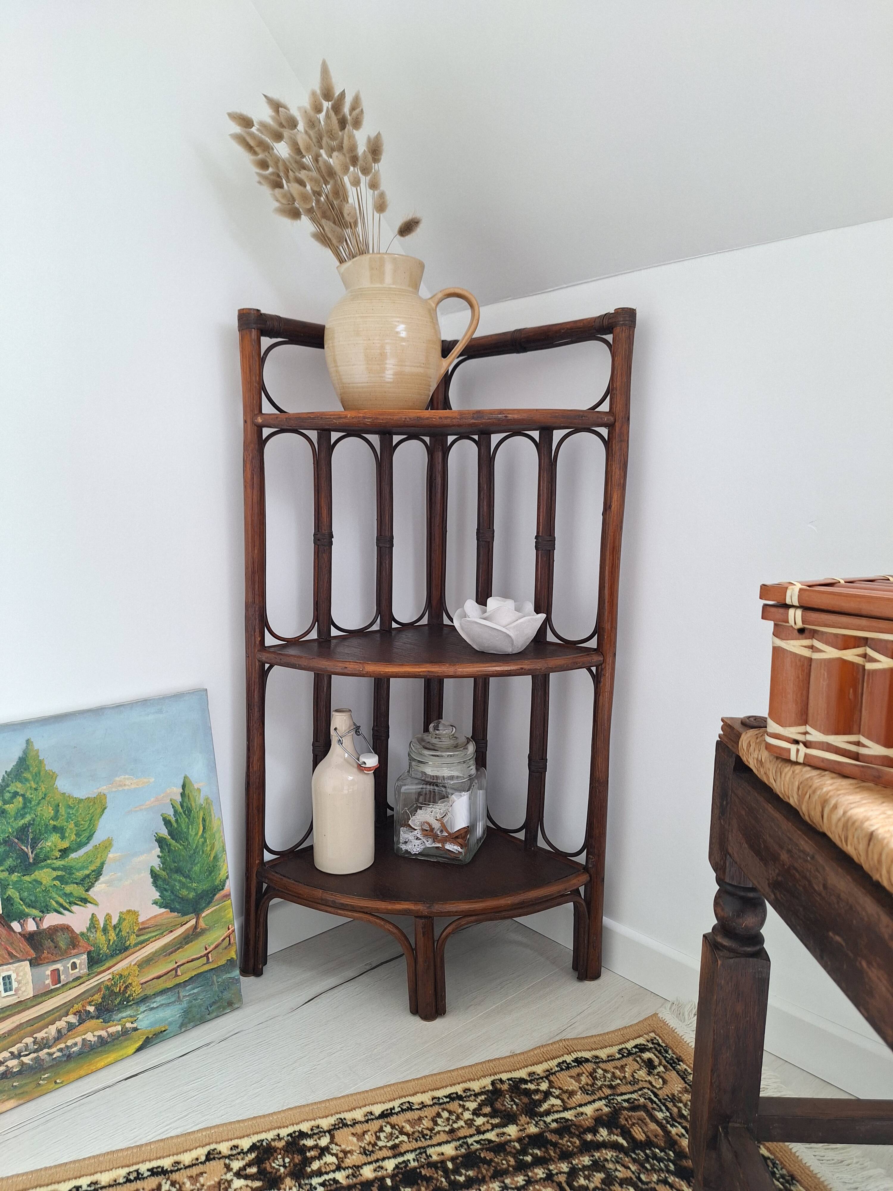 Etagère d'angle en rotin