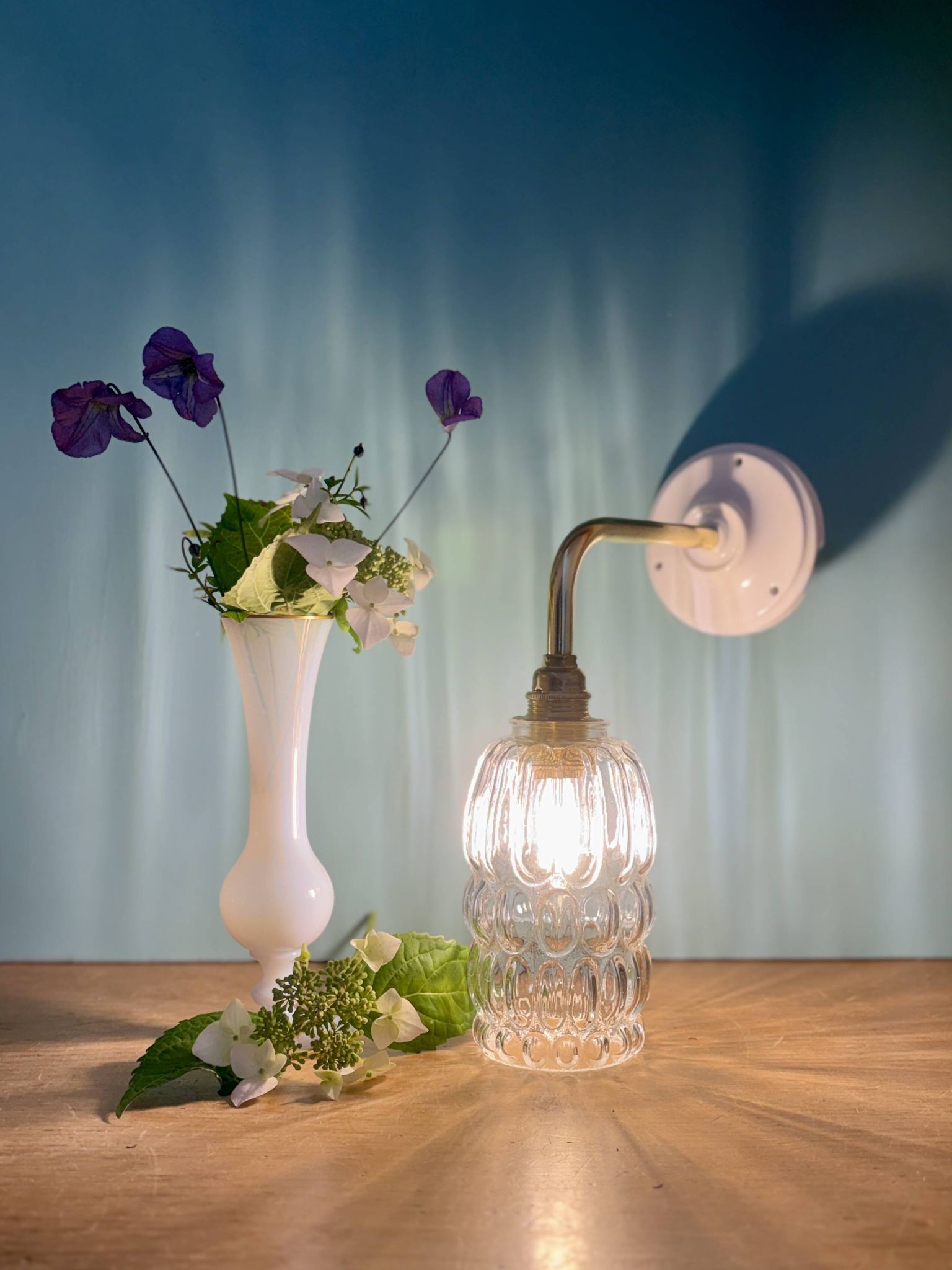 Applique coudée tulipe vintage en verre