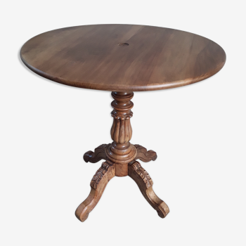Old round table on centre foot