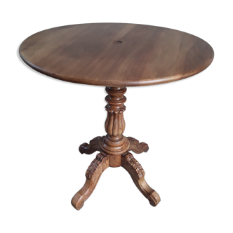 Old round table on centre foot