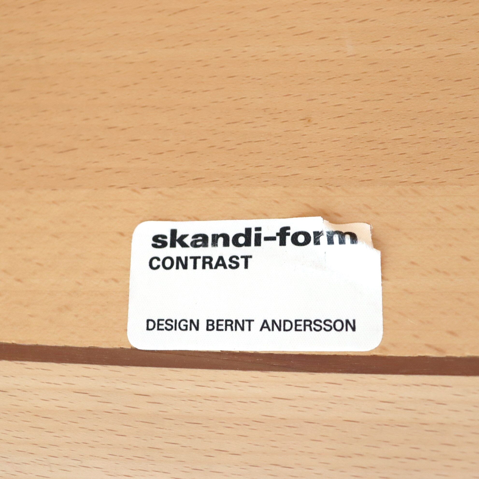 Bureau "skandiform"