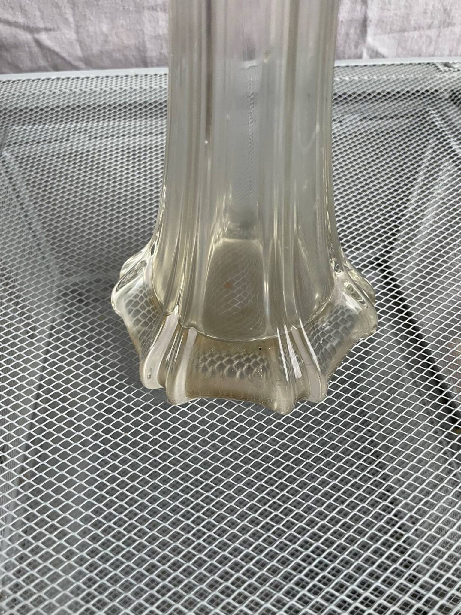 Vase, Soliflore à 6 pans dentelés  XXe siècle