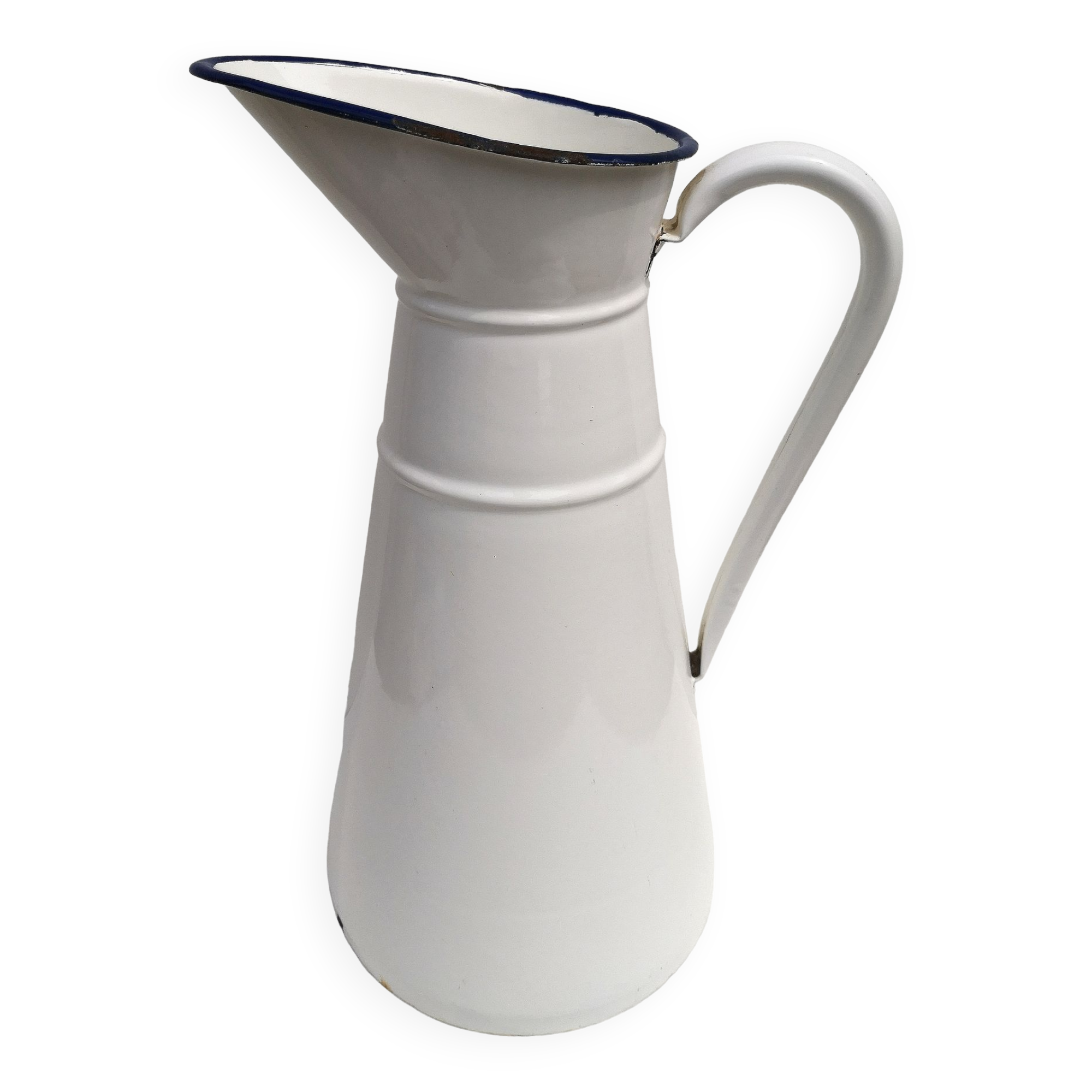 Enamelled pitcher
