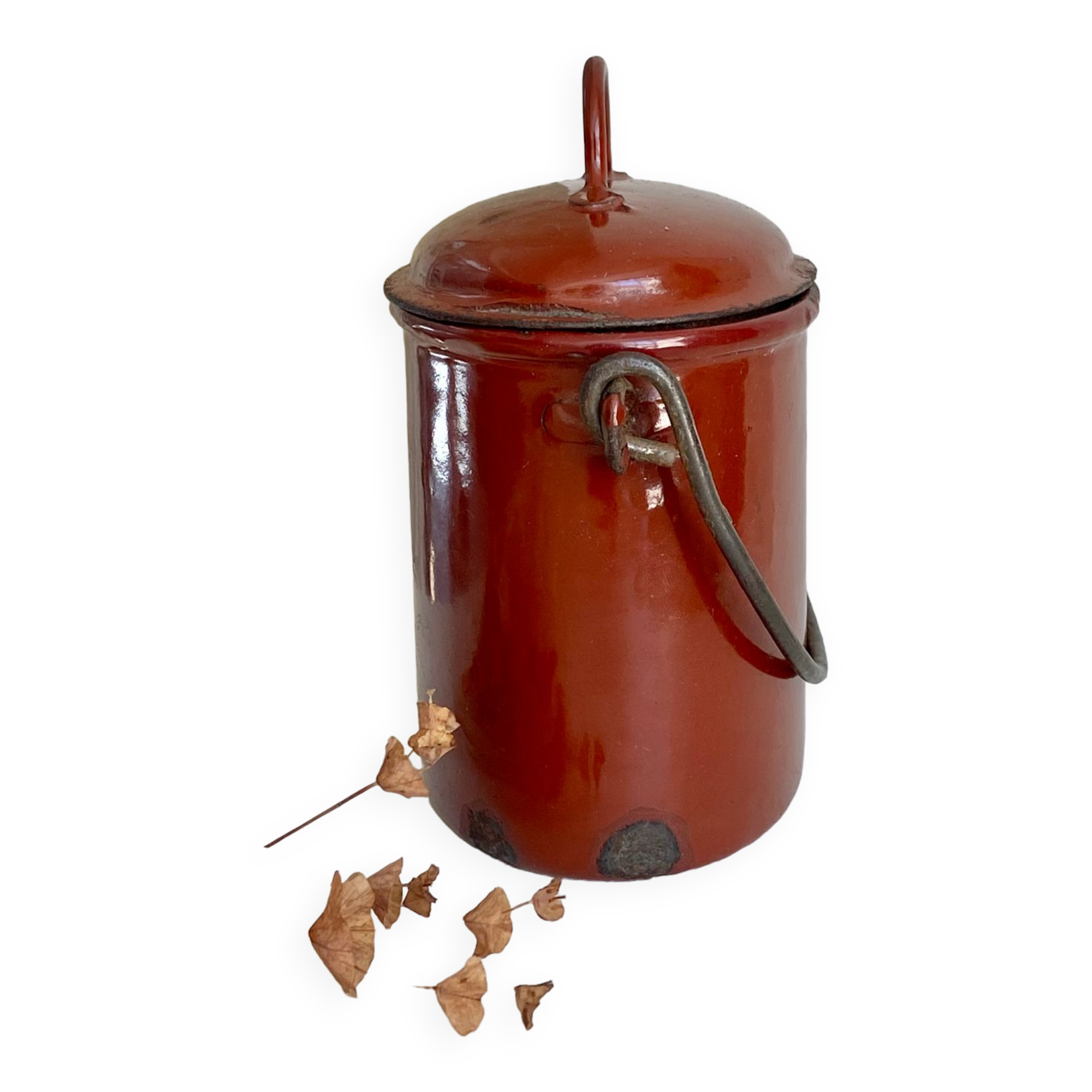 Enamelled sheet metal canteen