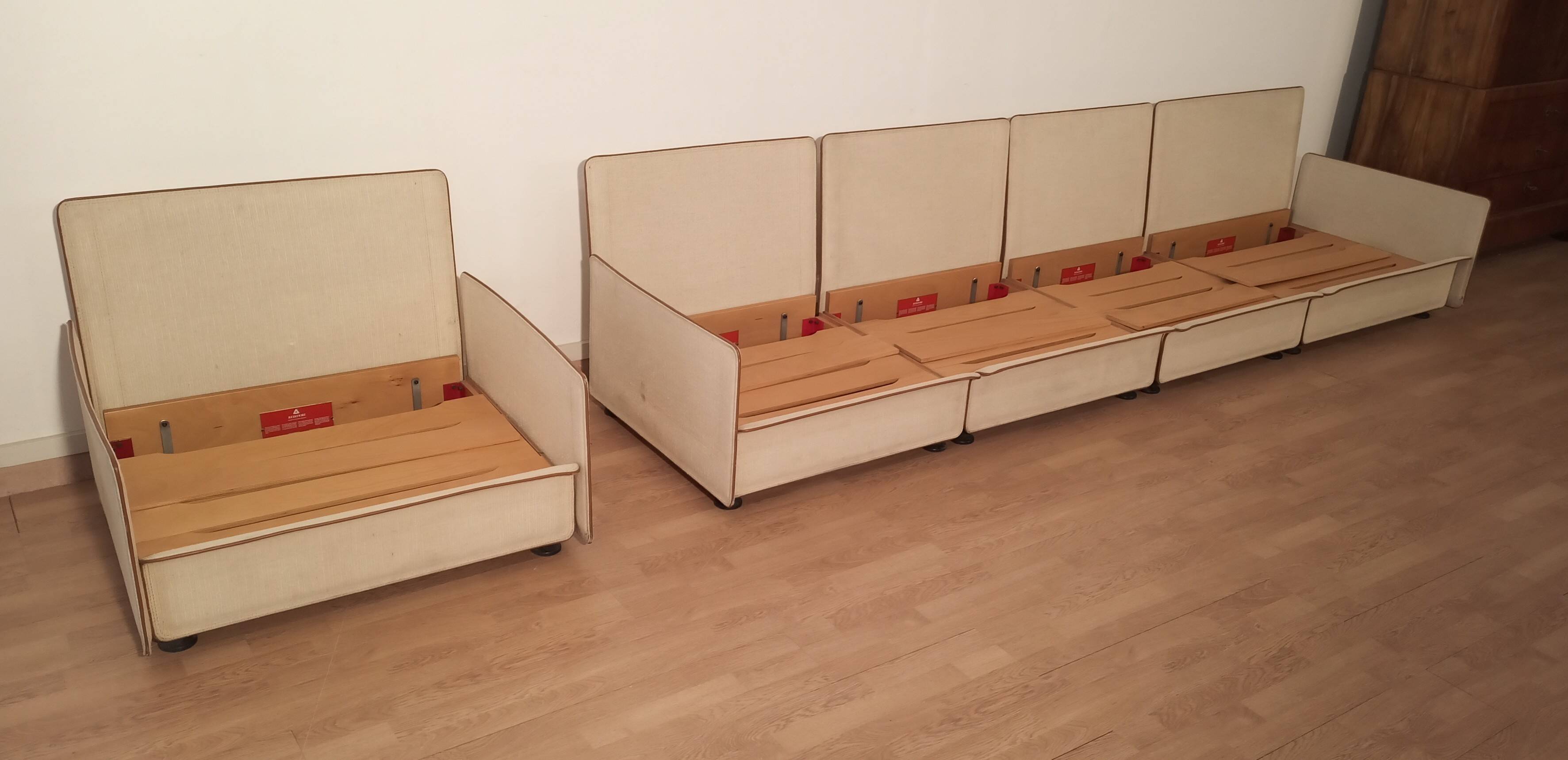 Canapé modulable de Riccardo Arbizzoni pour Zanotta 1978. Modèle Redifiori lot de 5