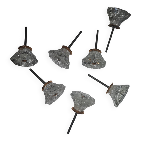 7 anciens boutons de meuble en verre épais transparent