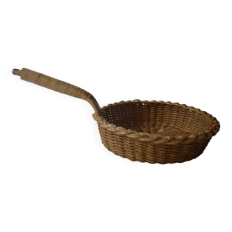 Wicker stove-shaped basket