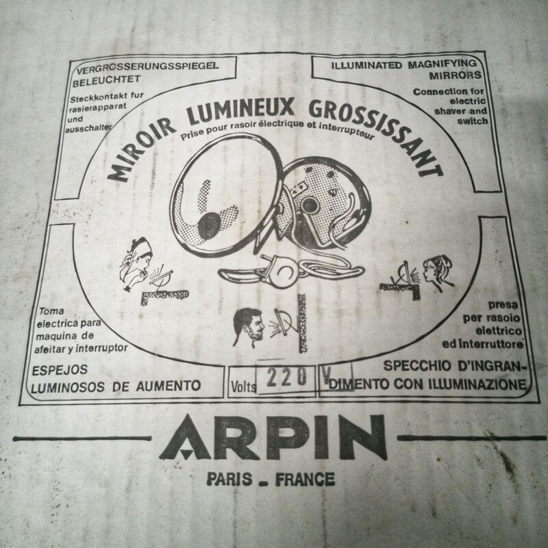 ARPIN luminous magnifying mirror