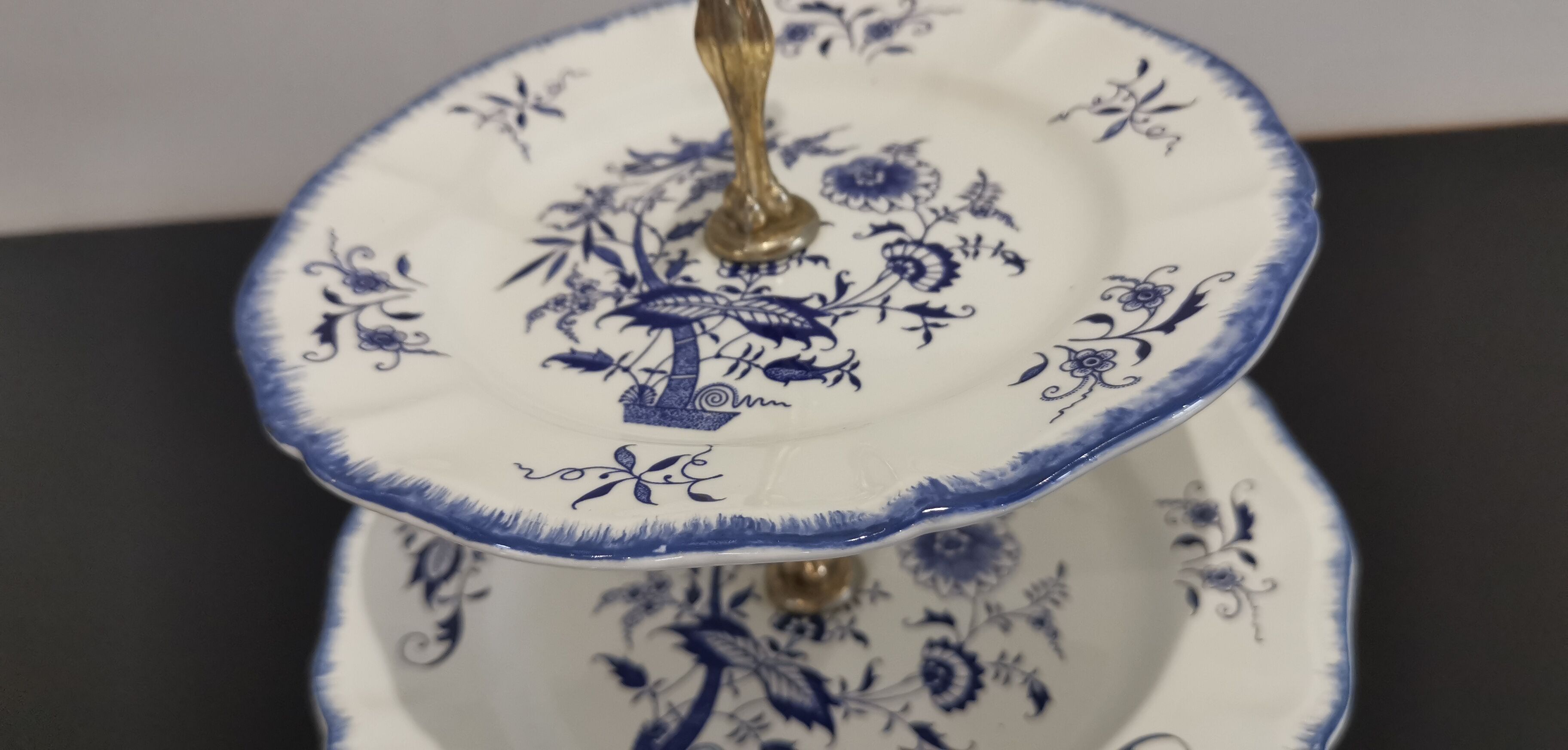 Porcelain cake display Sarreguemines Lancaster model