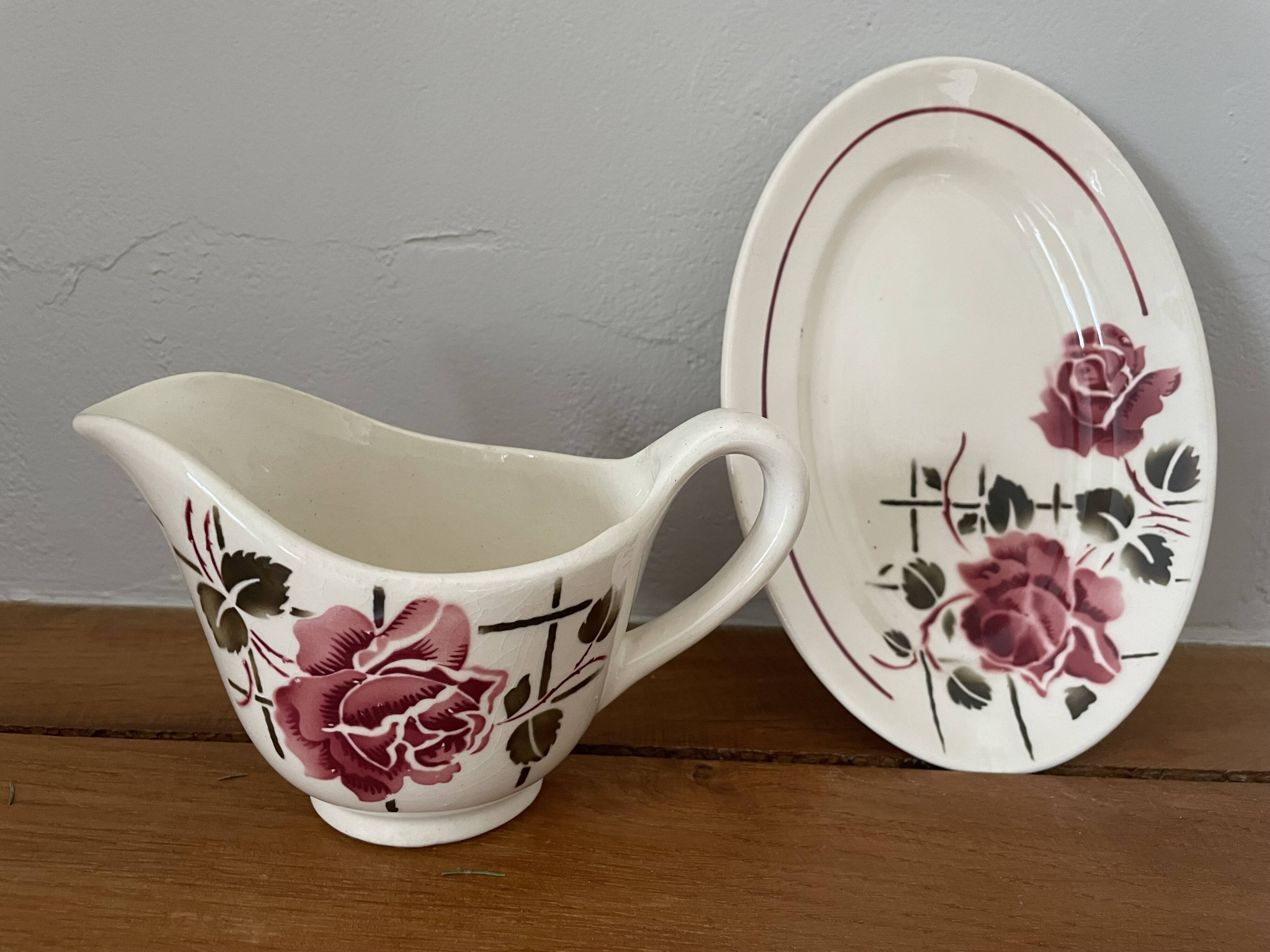 Antique sauce boat in Badonviller earthenware.