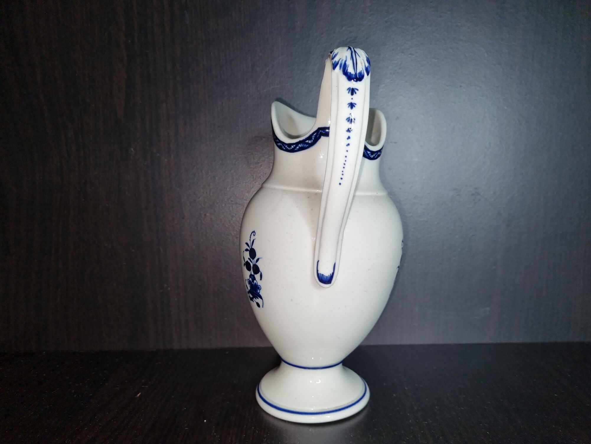 Pot à lait en porcelaine de Tournai