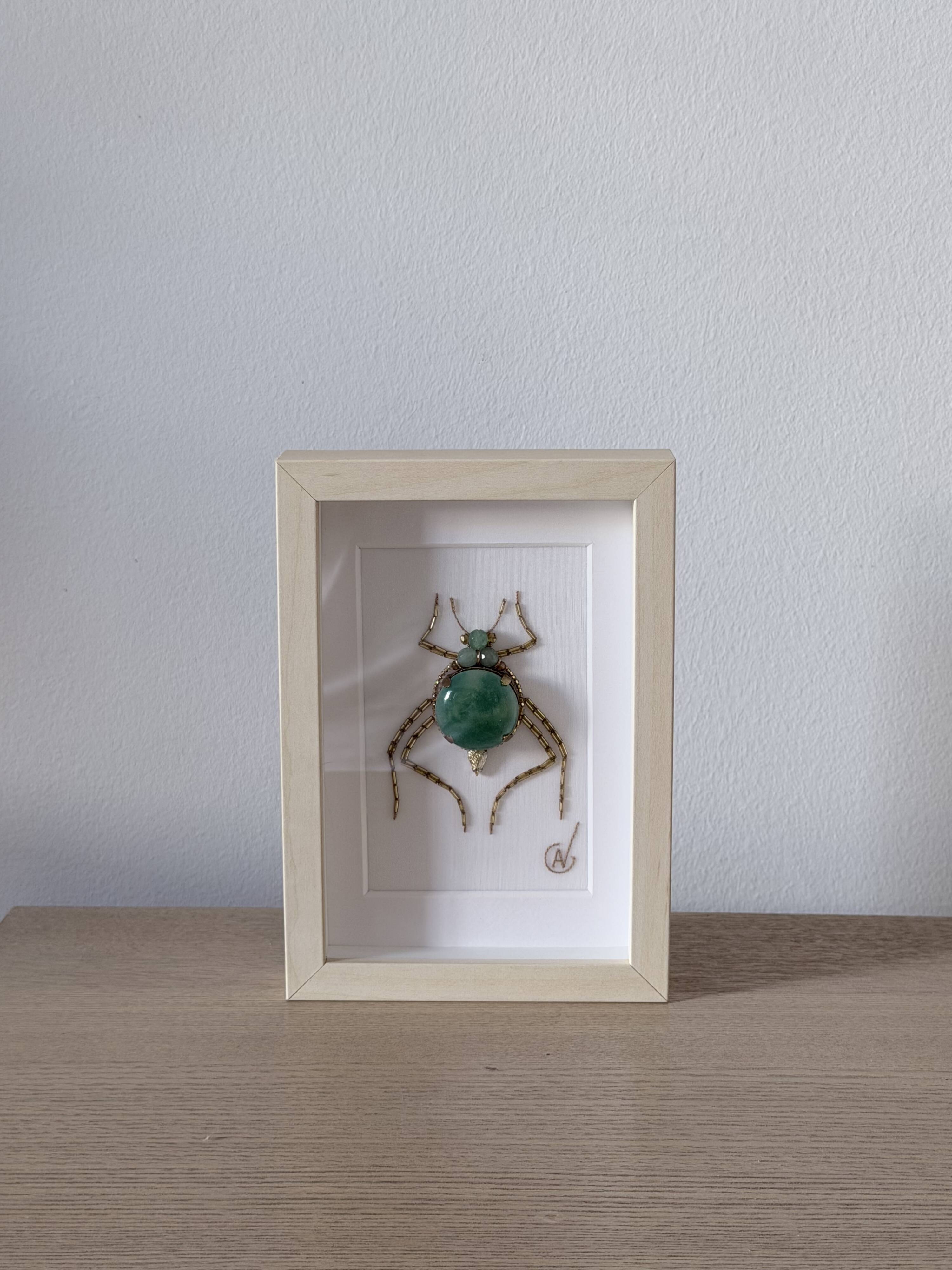 Tableau insecte brodé à la main (pièce unique)