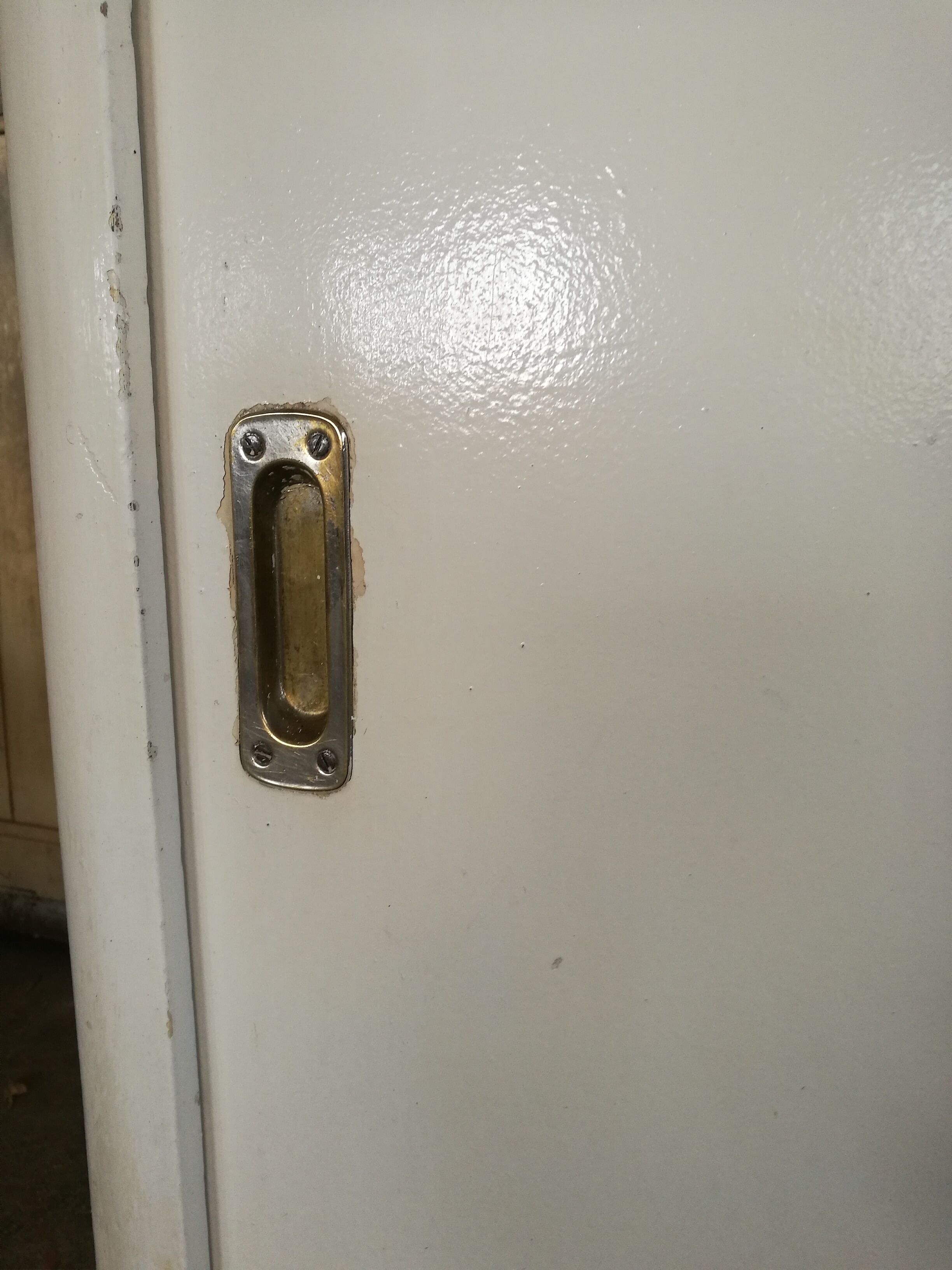 Buffet sliding doors