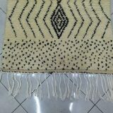 Handcrafted Moroccan rug decorated 250cm x 150cm