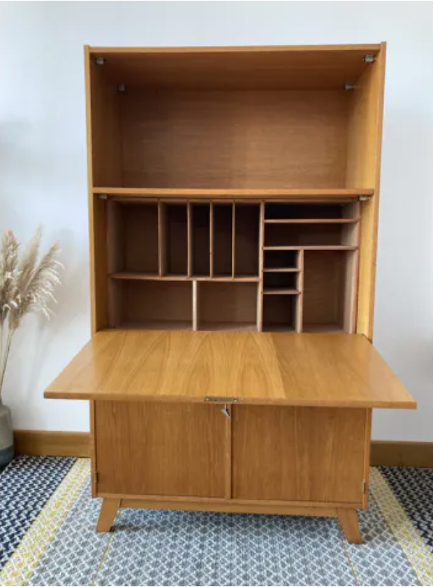 Secretary compass feet