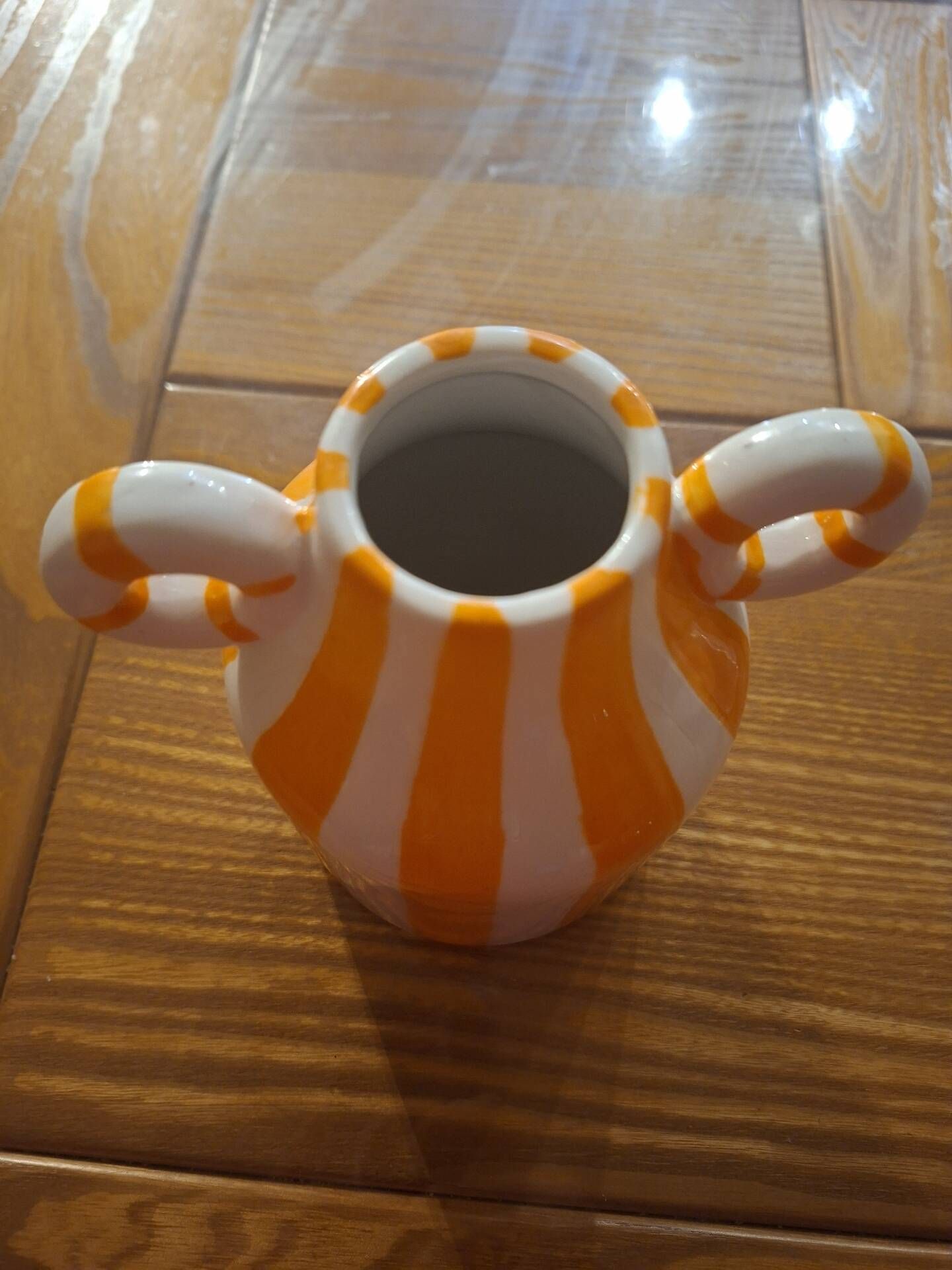 Vase orange à rayures