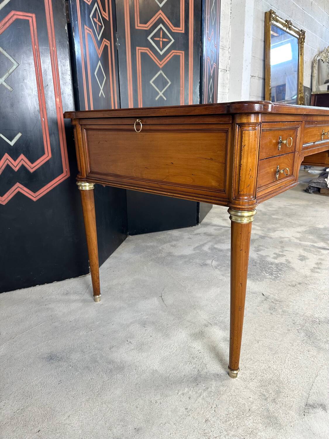 Bureau plat Louis XVI dessus cuir noir