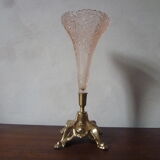 Vase en verre sur socle