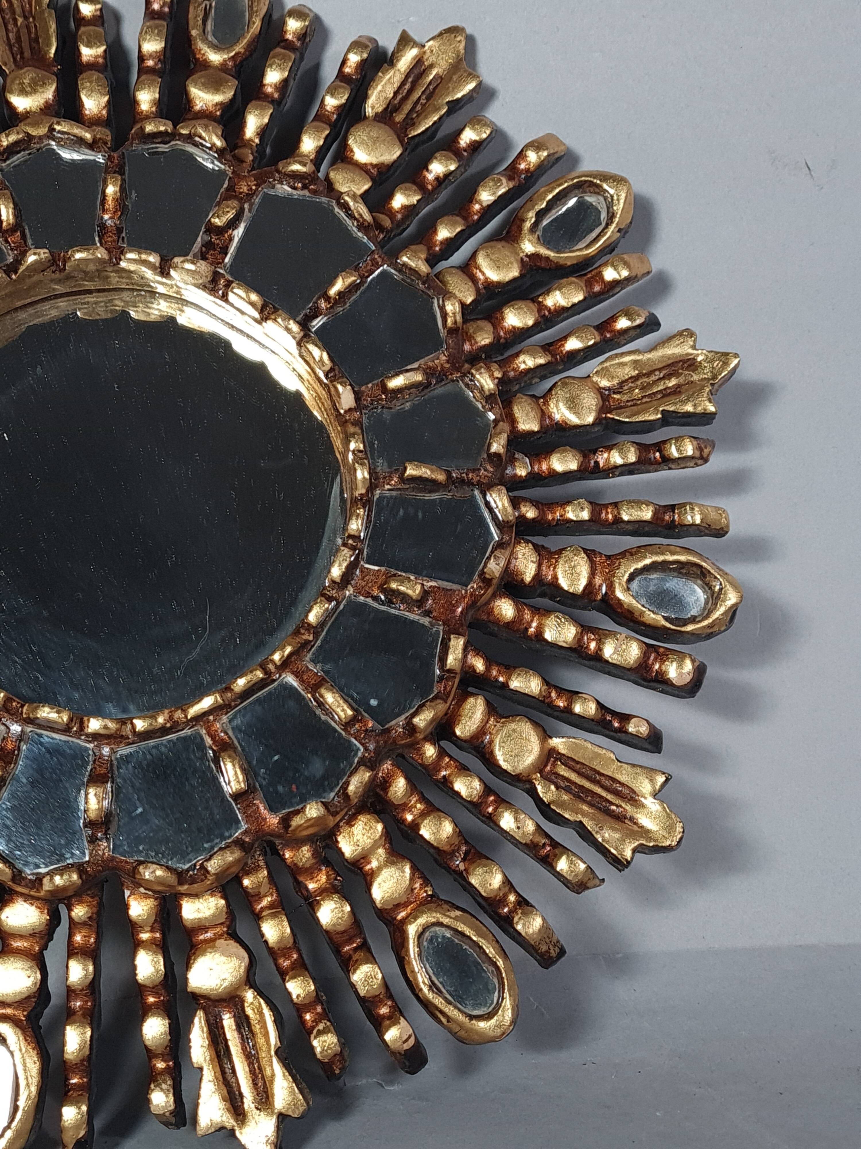 Vintage 35 cm gilded carved wood sun mirror with wooden slats D326