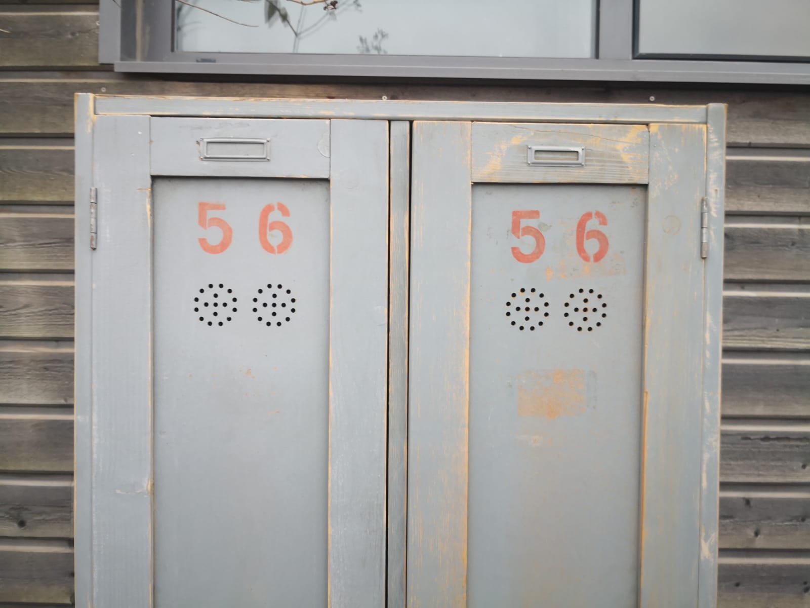 Vestiaire industriel vintage en bois