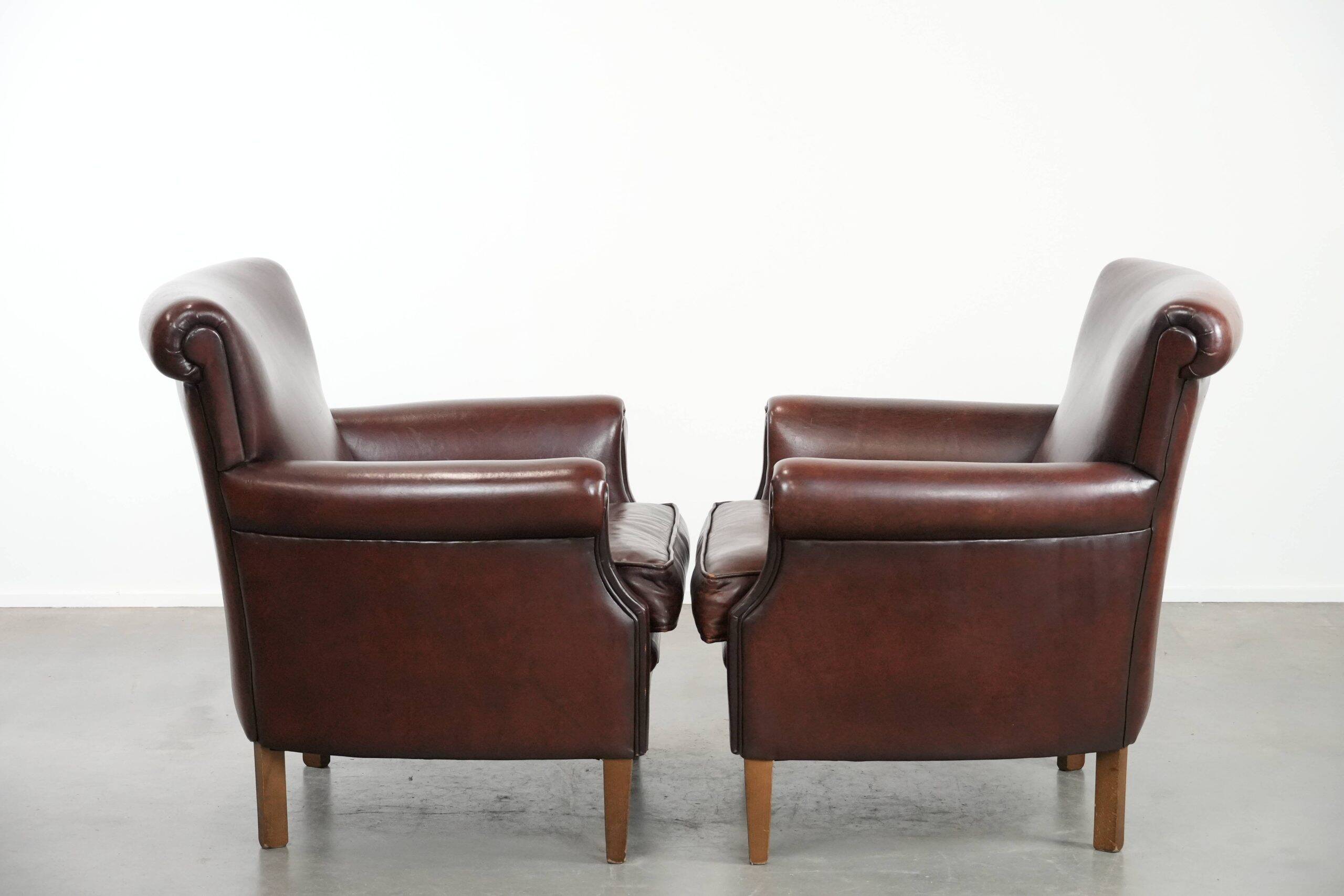 Set of 2 luxury sheepskin armchairs with a timeless look