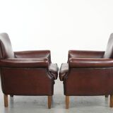 Set of 2 luxury sheepskin armchairs with a timeless look
