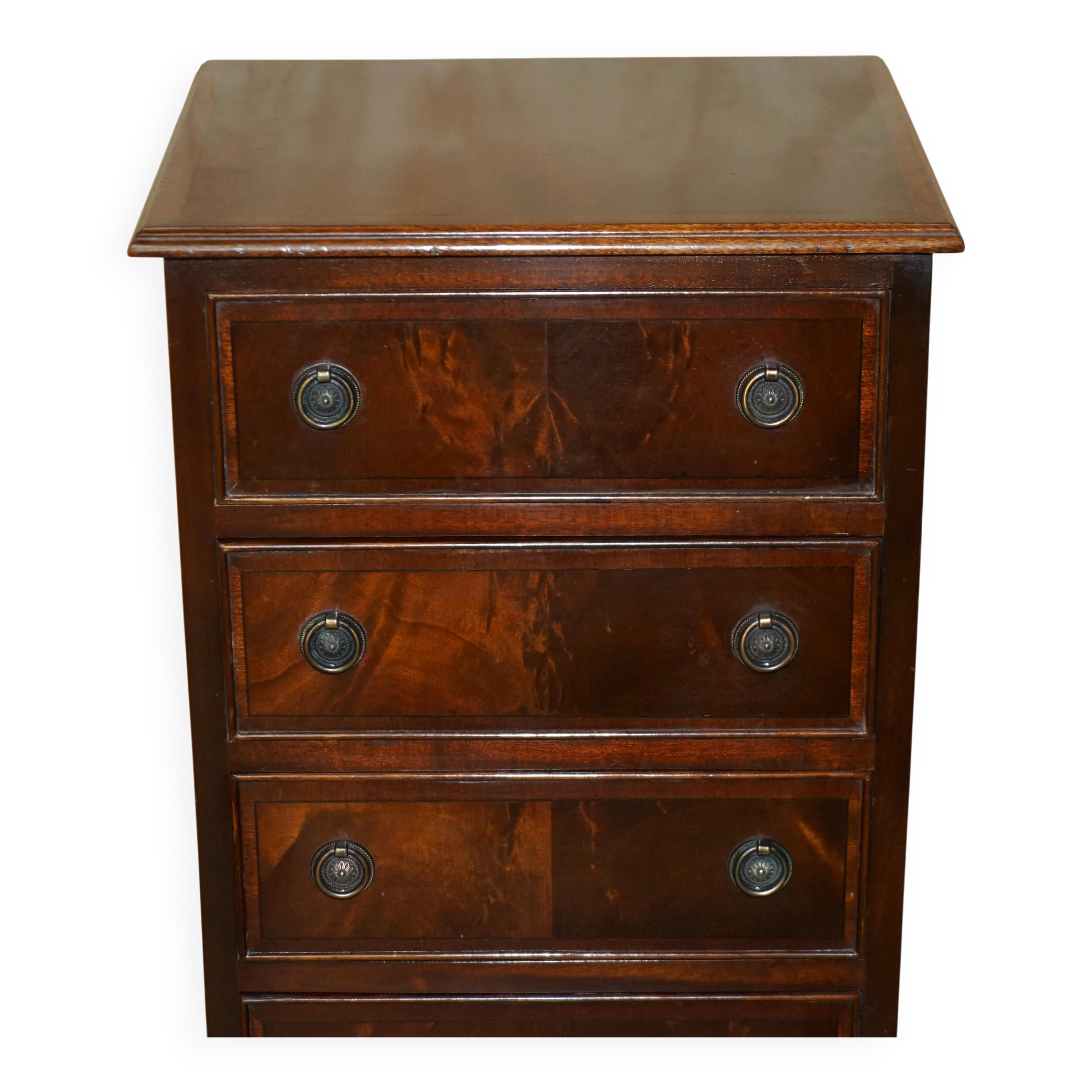 Paire de commodes françaises en bois dur flammé poli