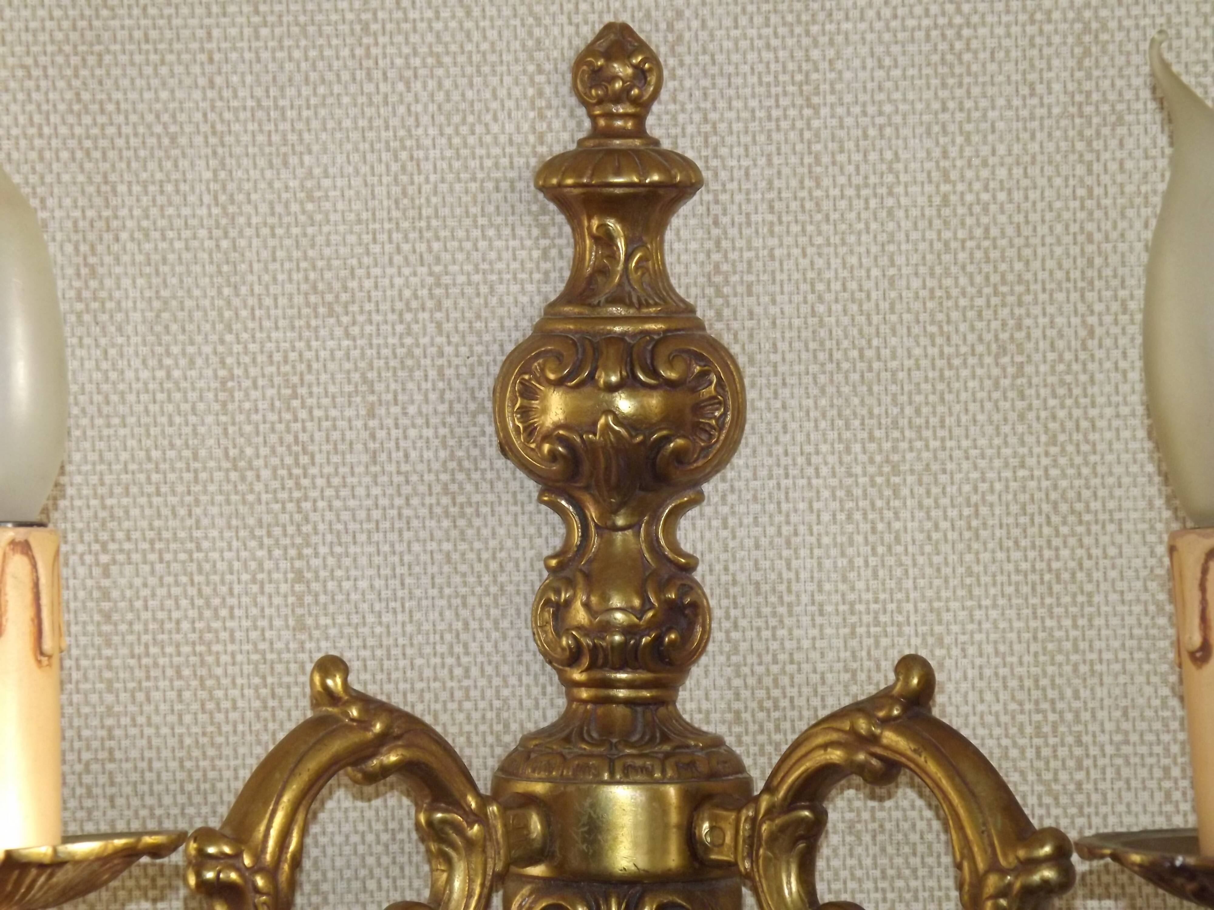 Double bronze wall light, vintage French traditional style, scrolled arms 5097.