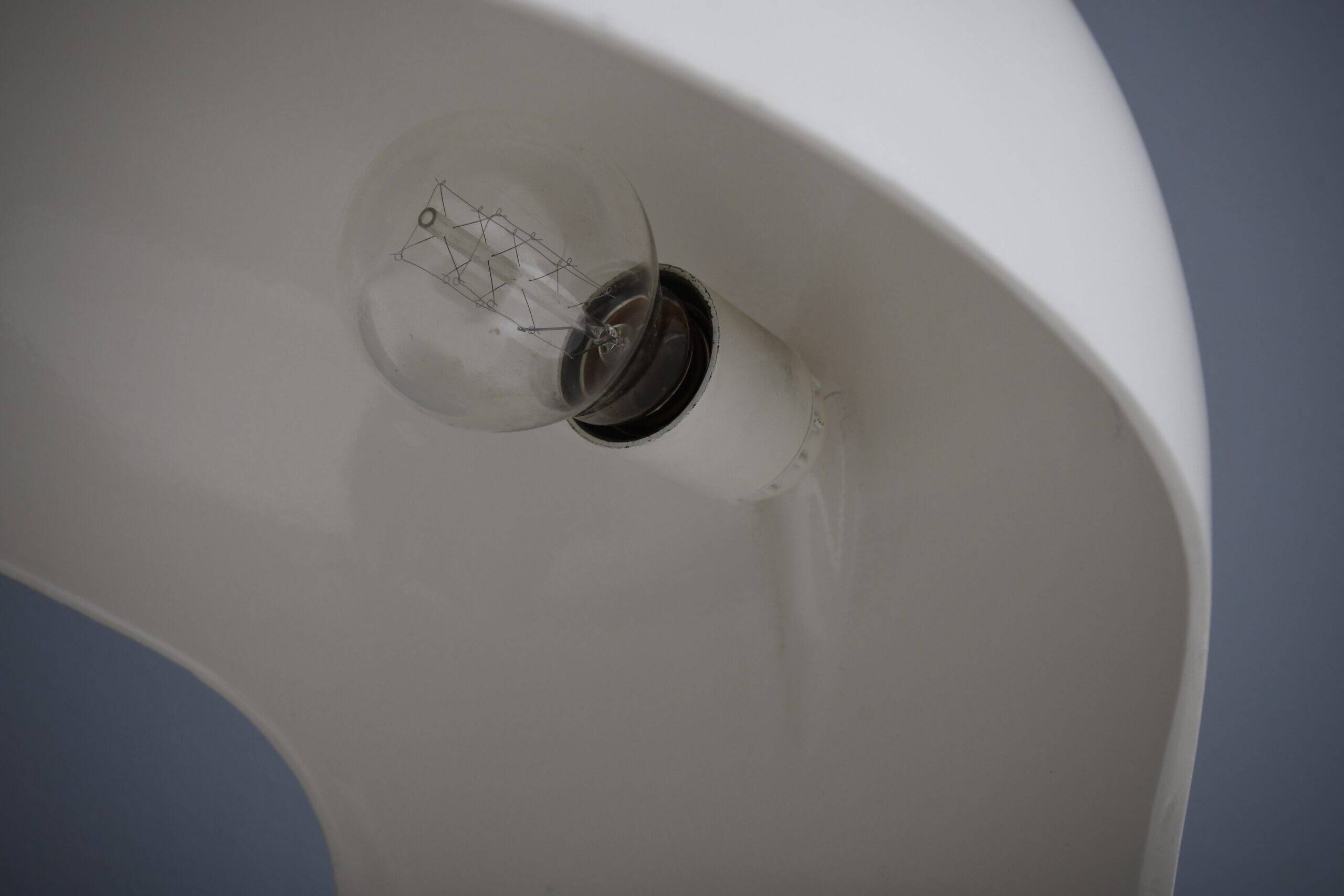 Metal 'Dania' table lamp by Dario Tognon and Studio Celli for Artemide