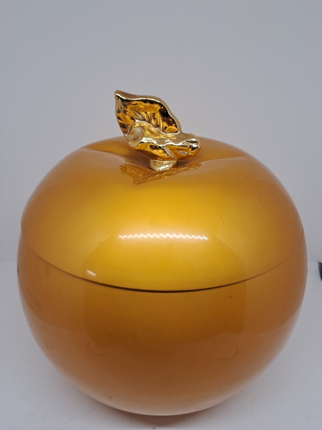 Luxium vintage ice cube apple