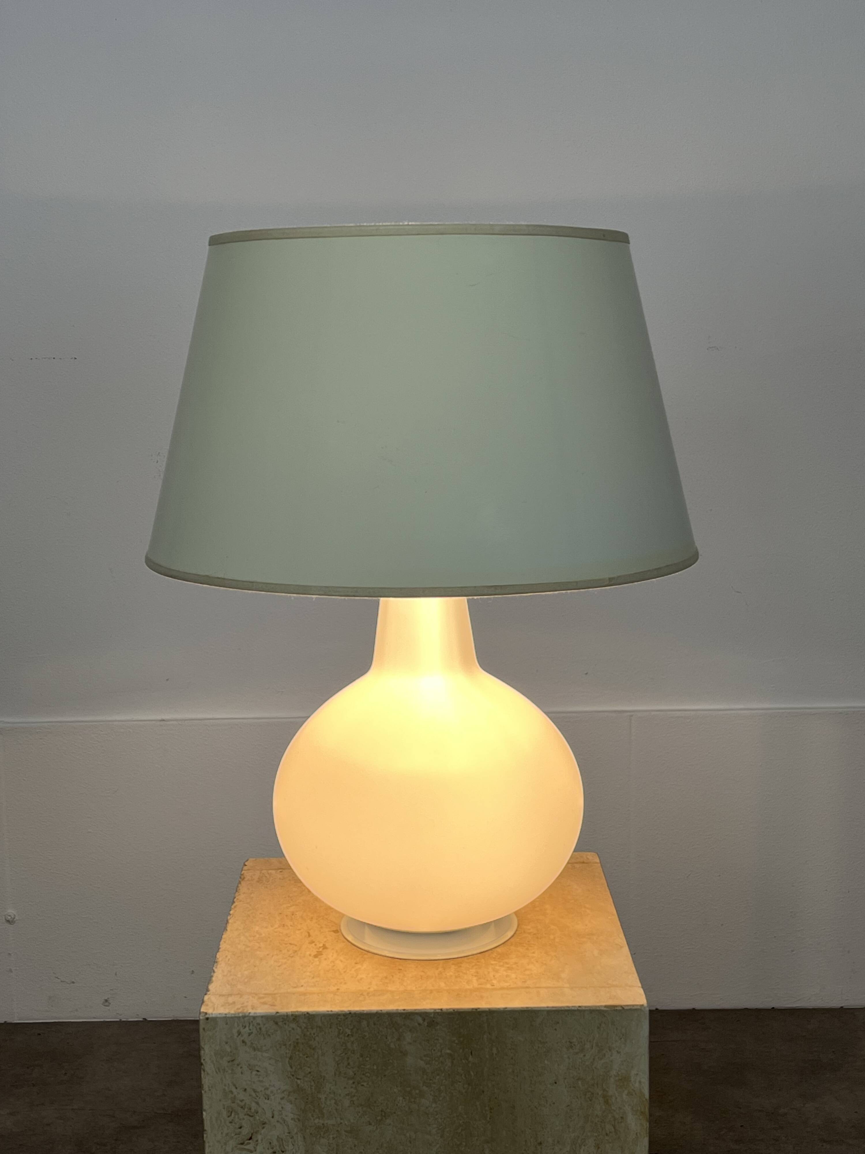 Lampe en verre opalin par Verre Lumière, années 70