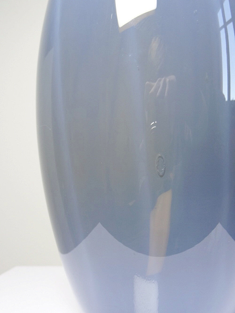 Vintage pear-shaped vase in smoked glass, lined with opaline, Murano bubble glass.