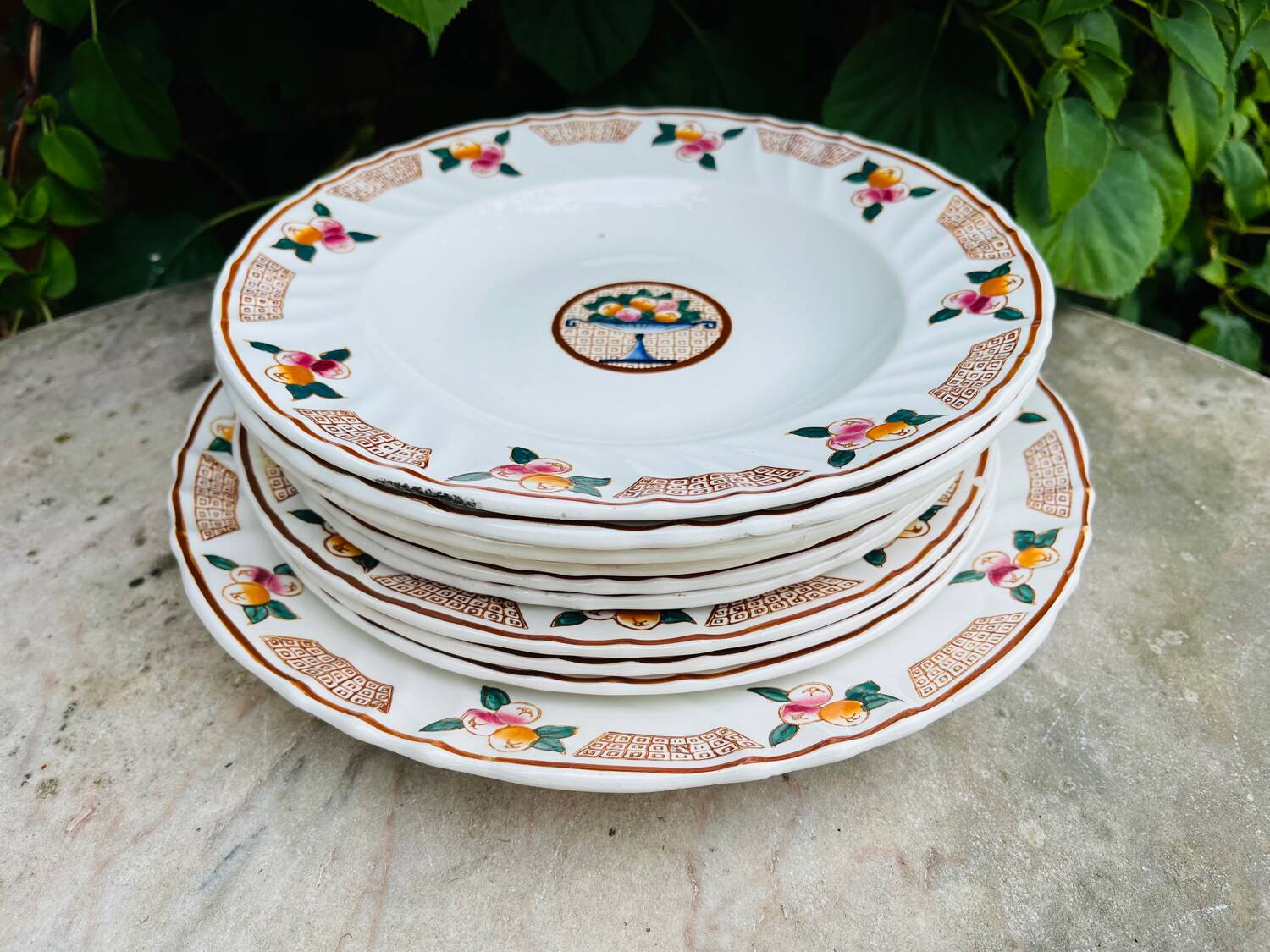 Plat et assiettes art deco, Longwy - décor Maurice