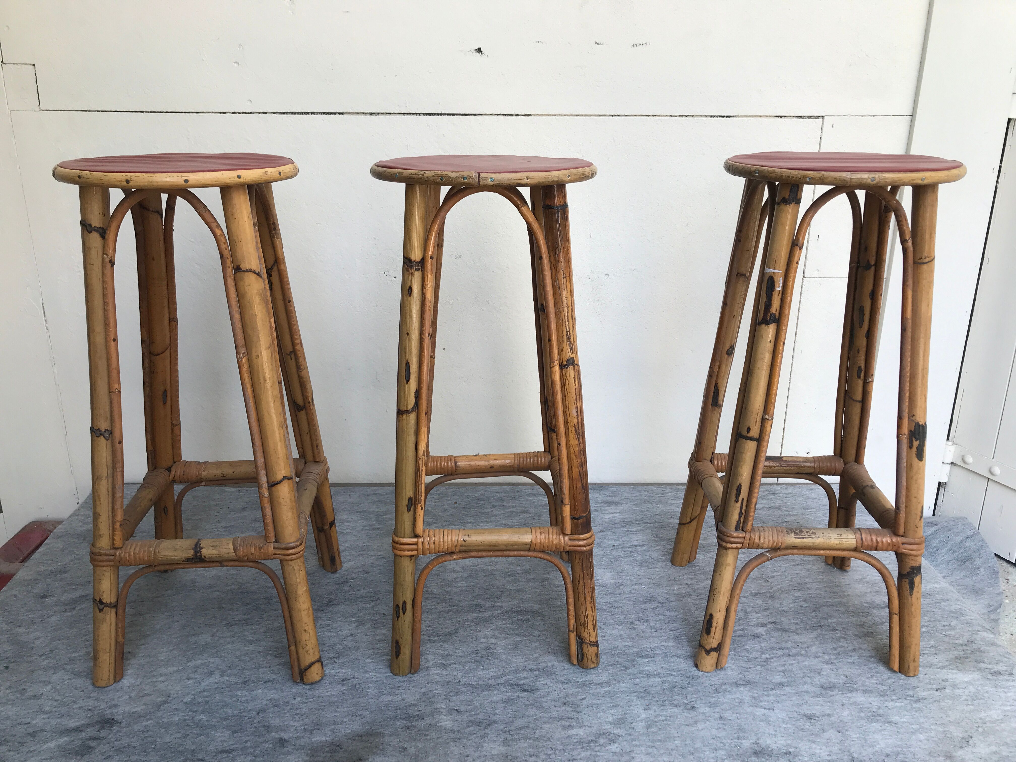 3 rattan bar stools