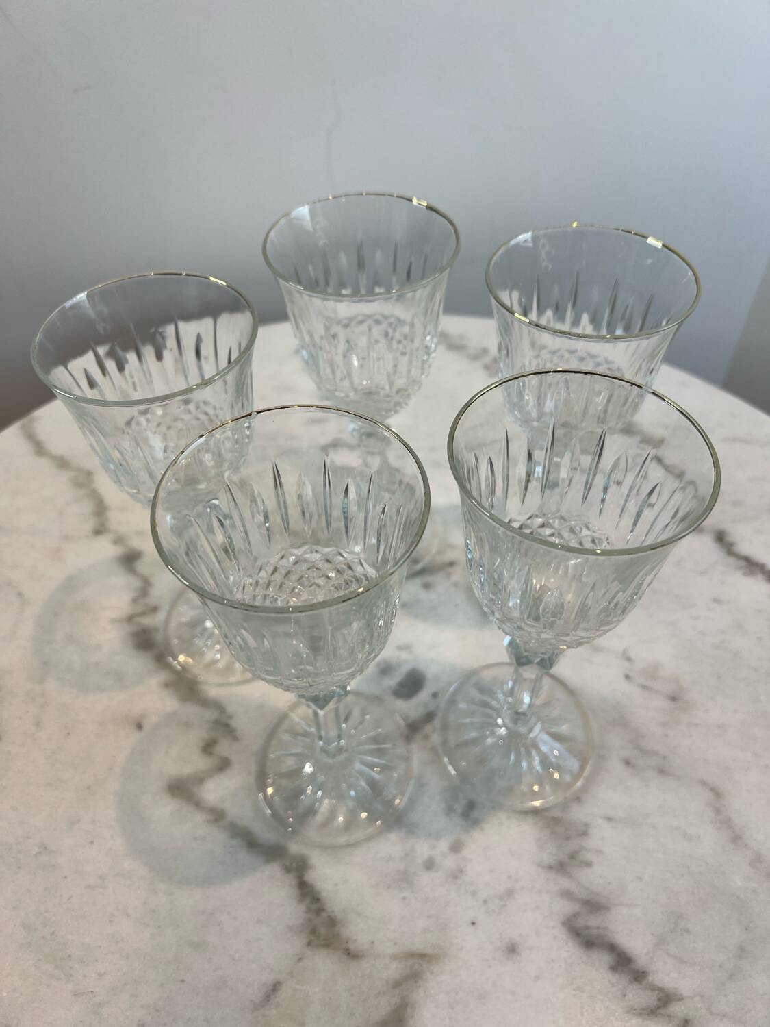 Set of 5 stemmed glasses