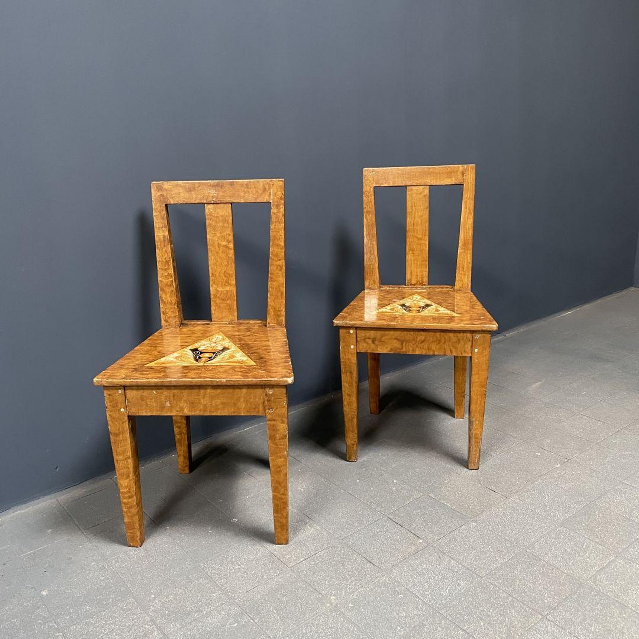 Set of 2 painted Swedish chairs