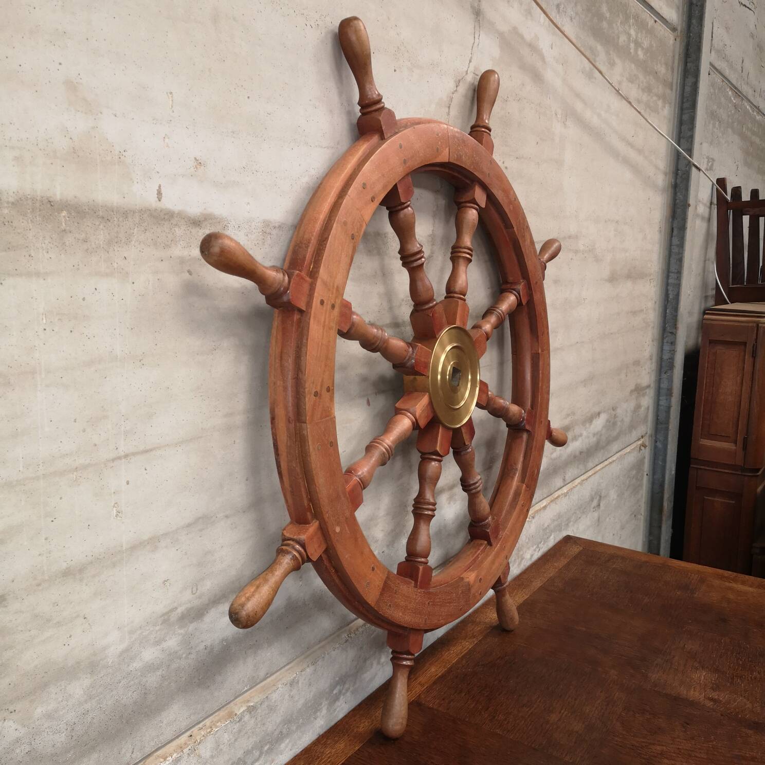 Roue barre de bateau noyer incrustation au centre laiton 8 prises vintage 1970