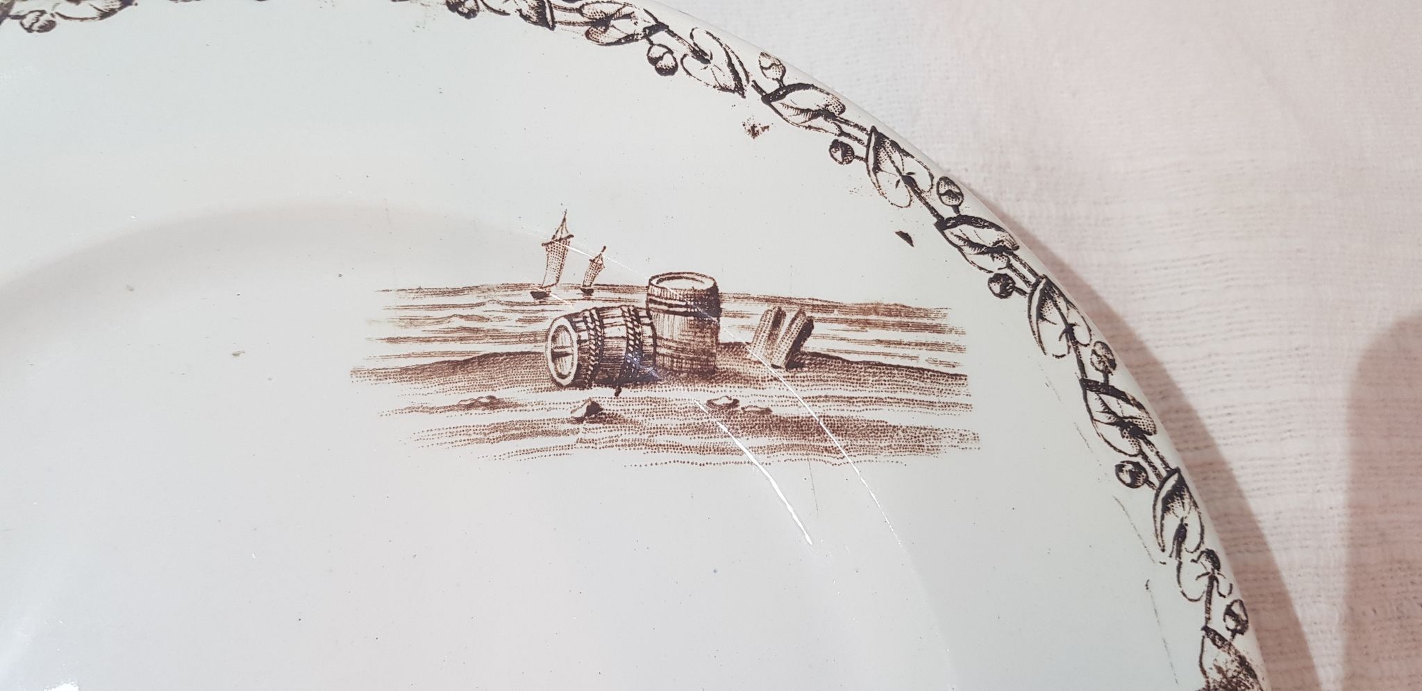 Dish in Earthenware of Creil and Montereau model Marine, iron earth, compotier