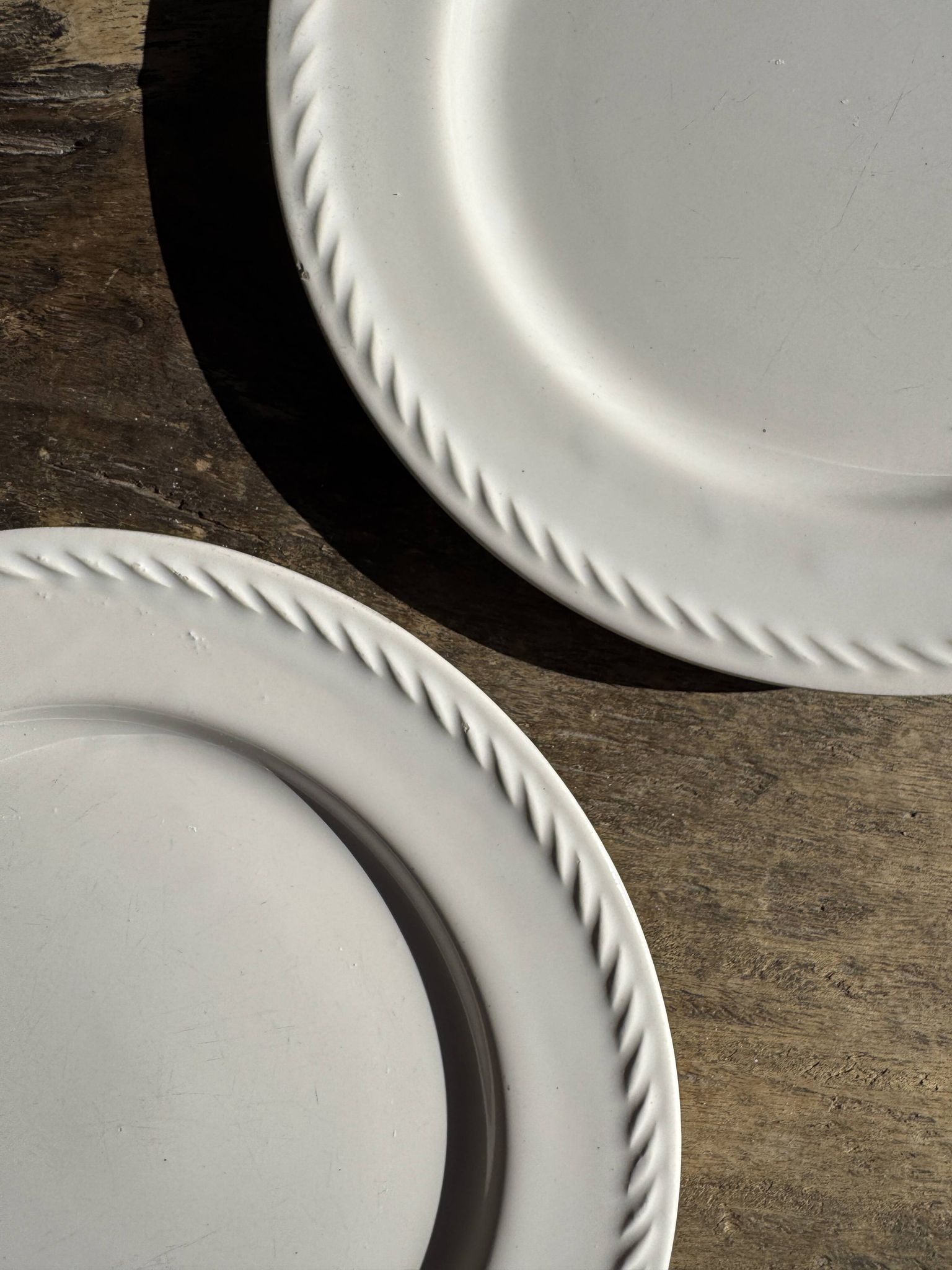 Lot de 3 grandes assiettes blanches classiques D24,5