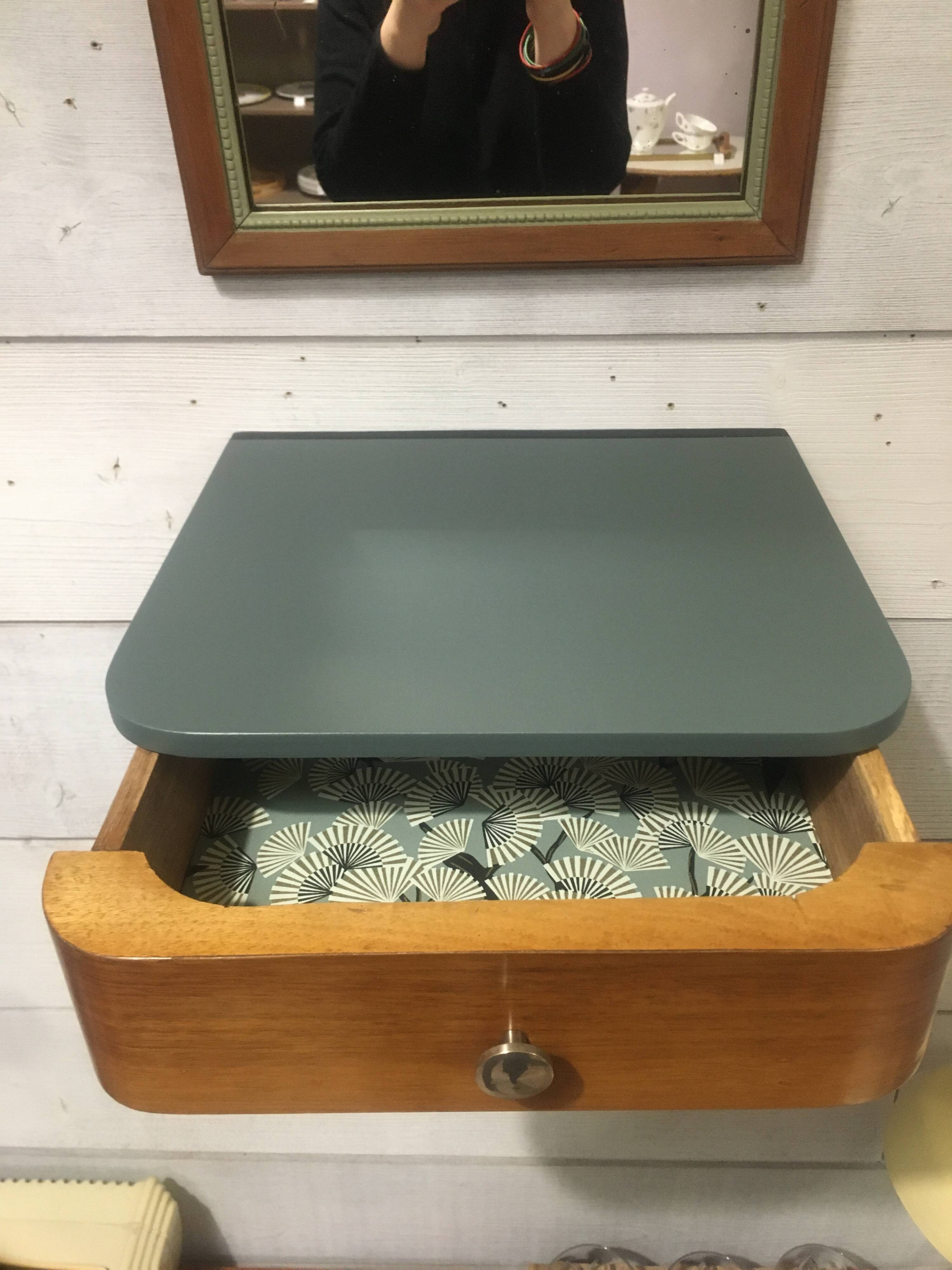 Hanging bedside drawer