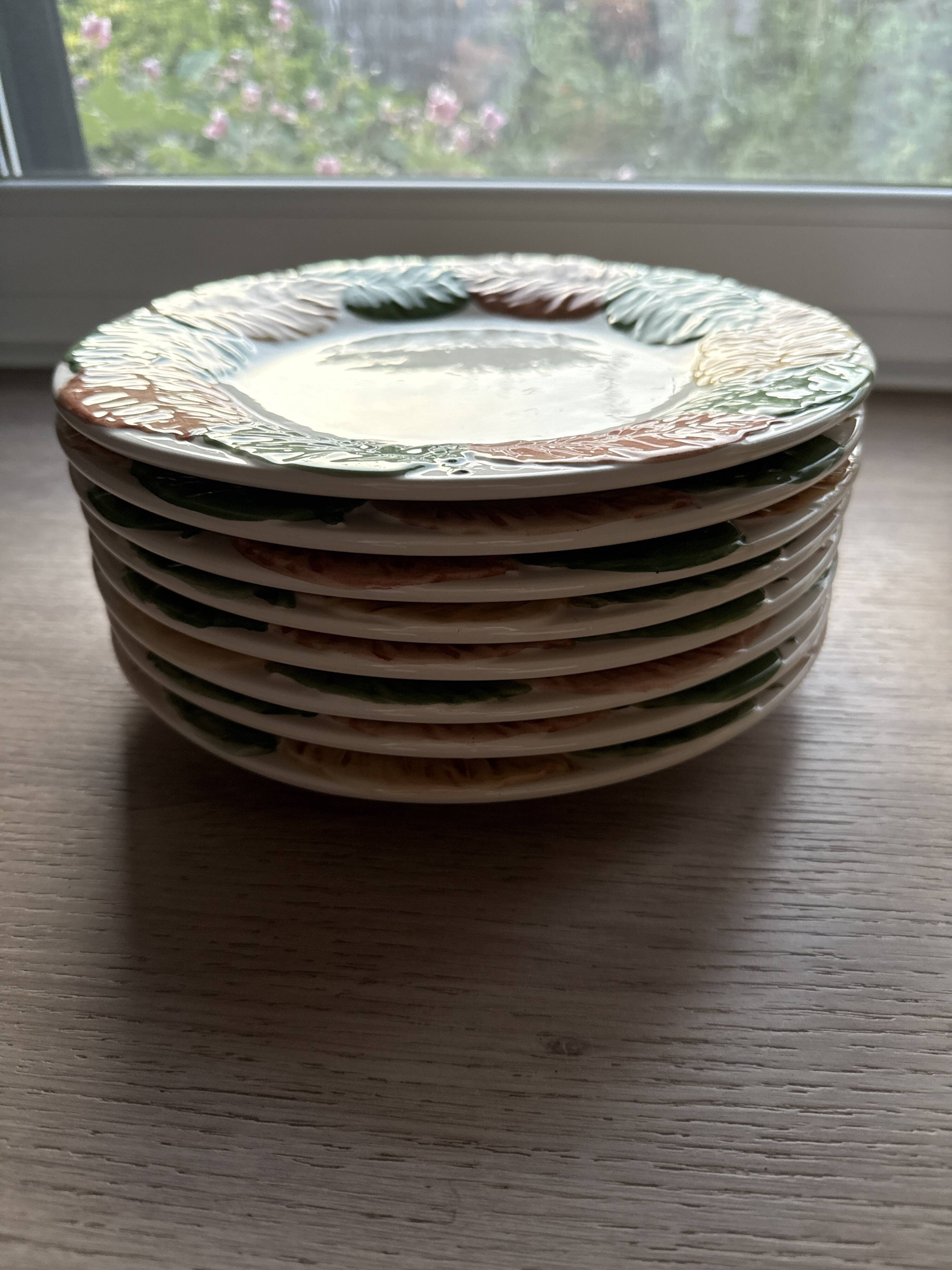 8 Bordallo Pinheiro plates