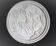 Grand plat chinois en résine, motifs sculptés, signé
